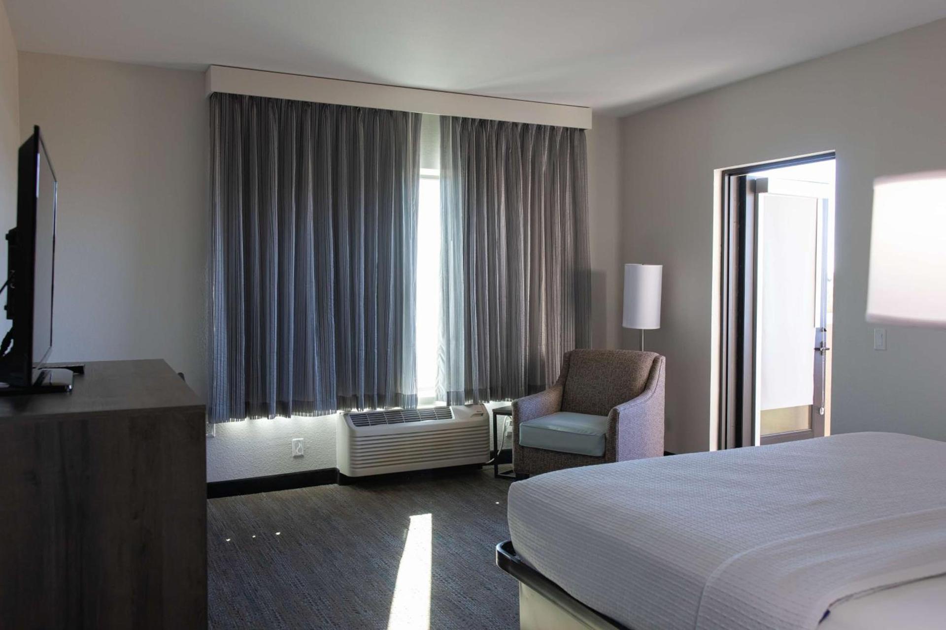 Best Western Plus Executive Residency Phoenix North Happy Valley photo 62