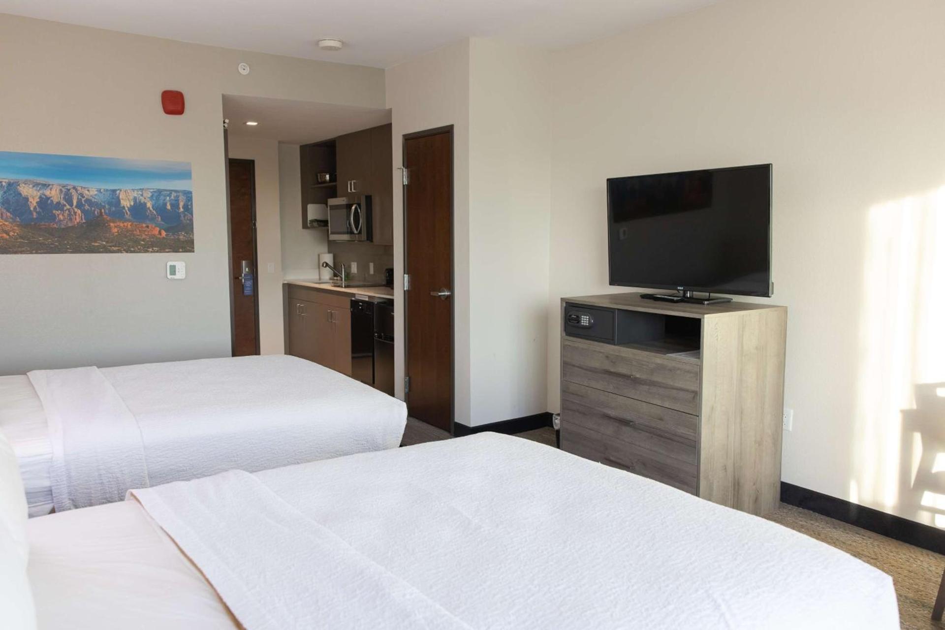 Best Western Plus Executive Residency Phoenix North Happy Valley photo 63