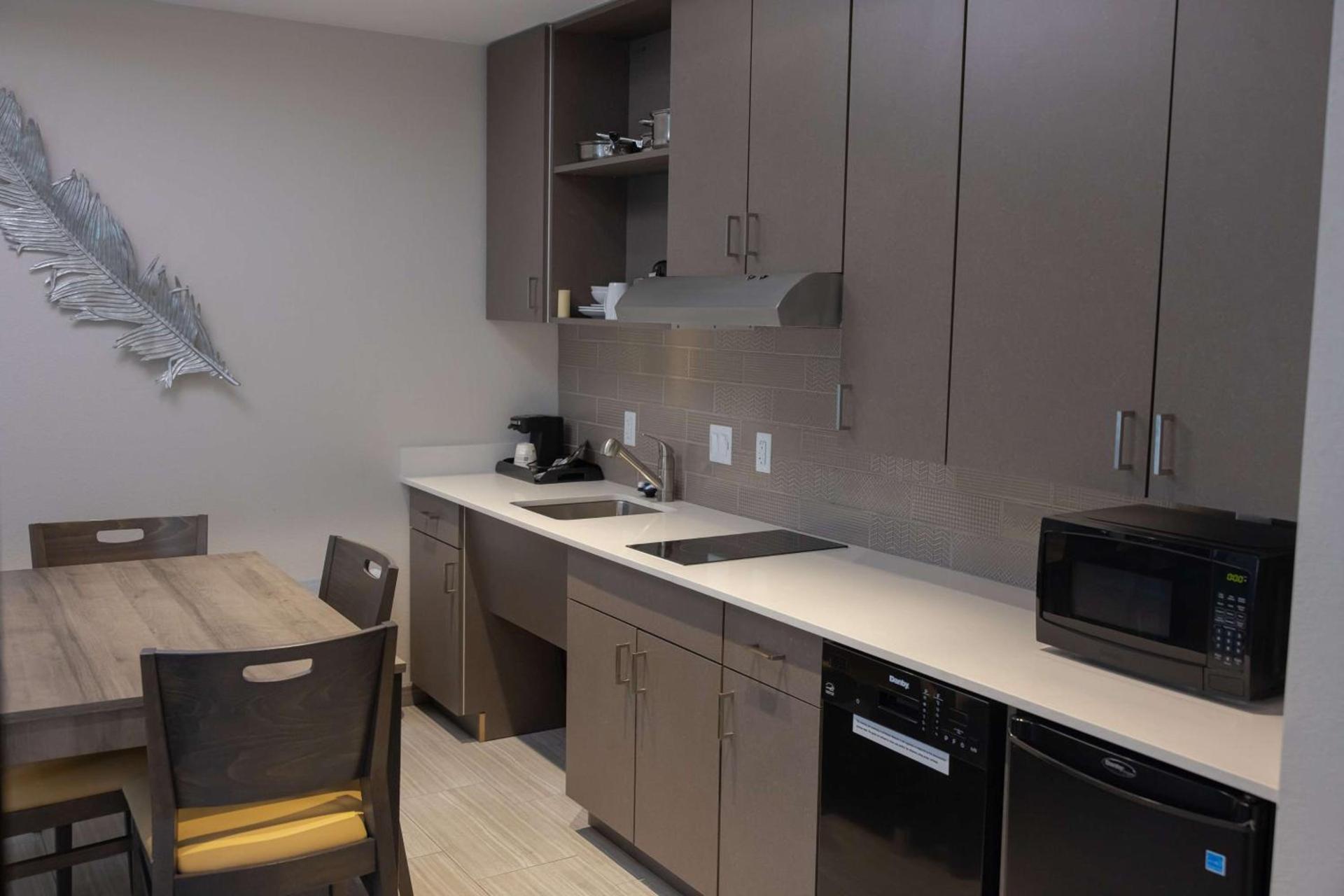 Best Western Plus Executive Residency Phoenix North Happy Valley photo 68
