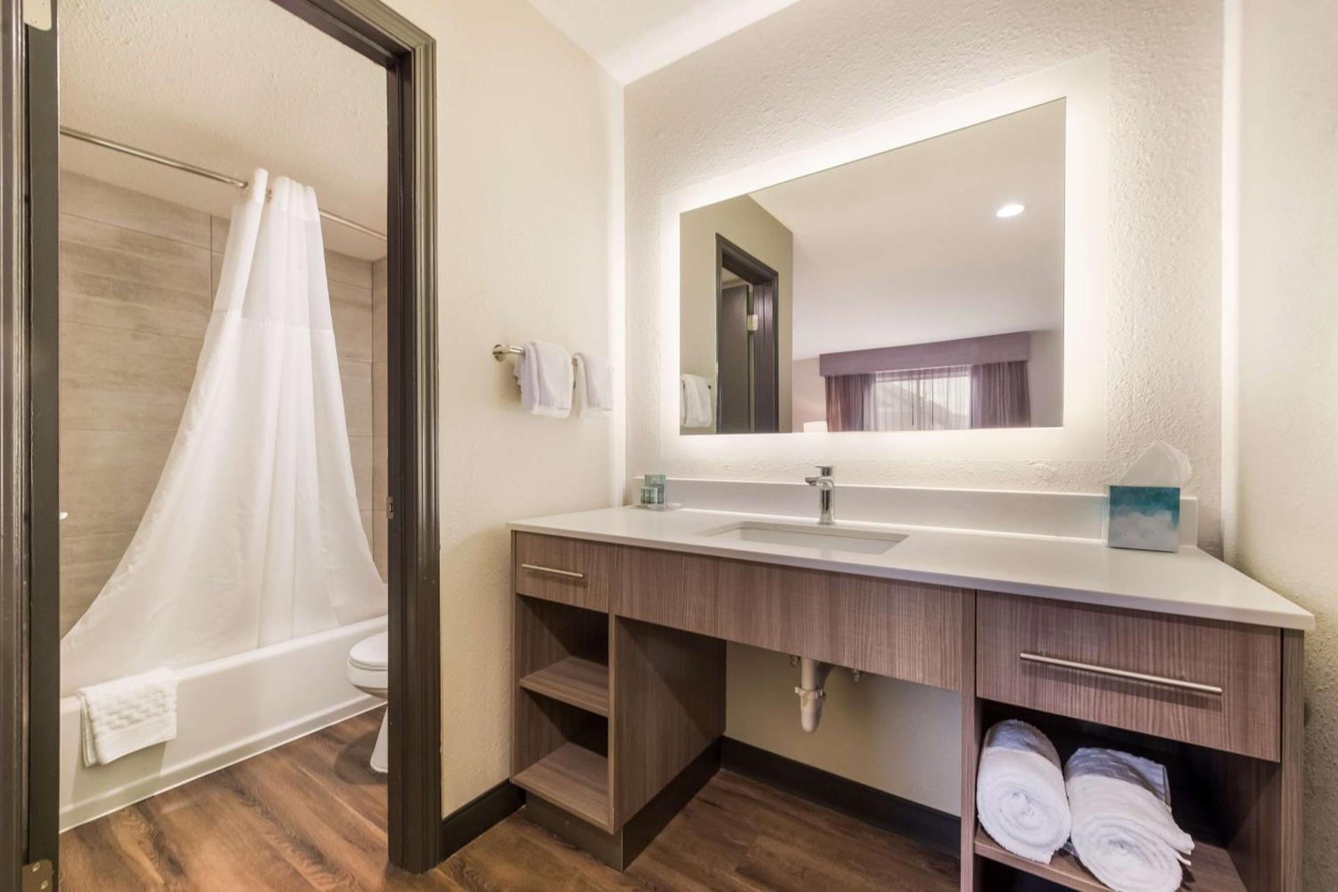 Best Western Fishkill Inn & Suites photo 27