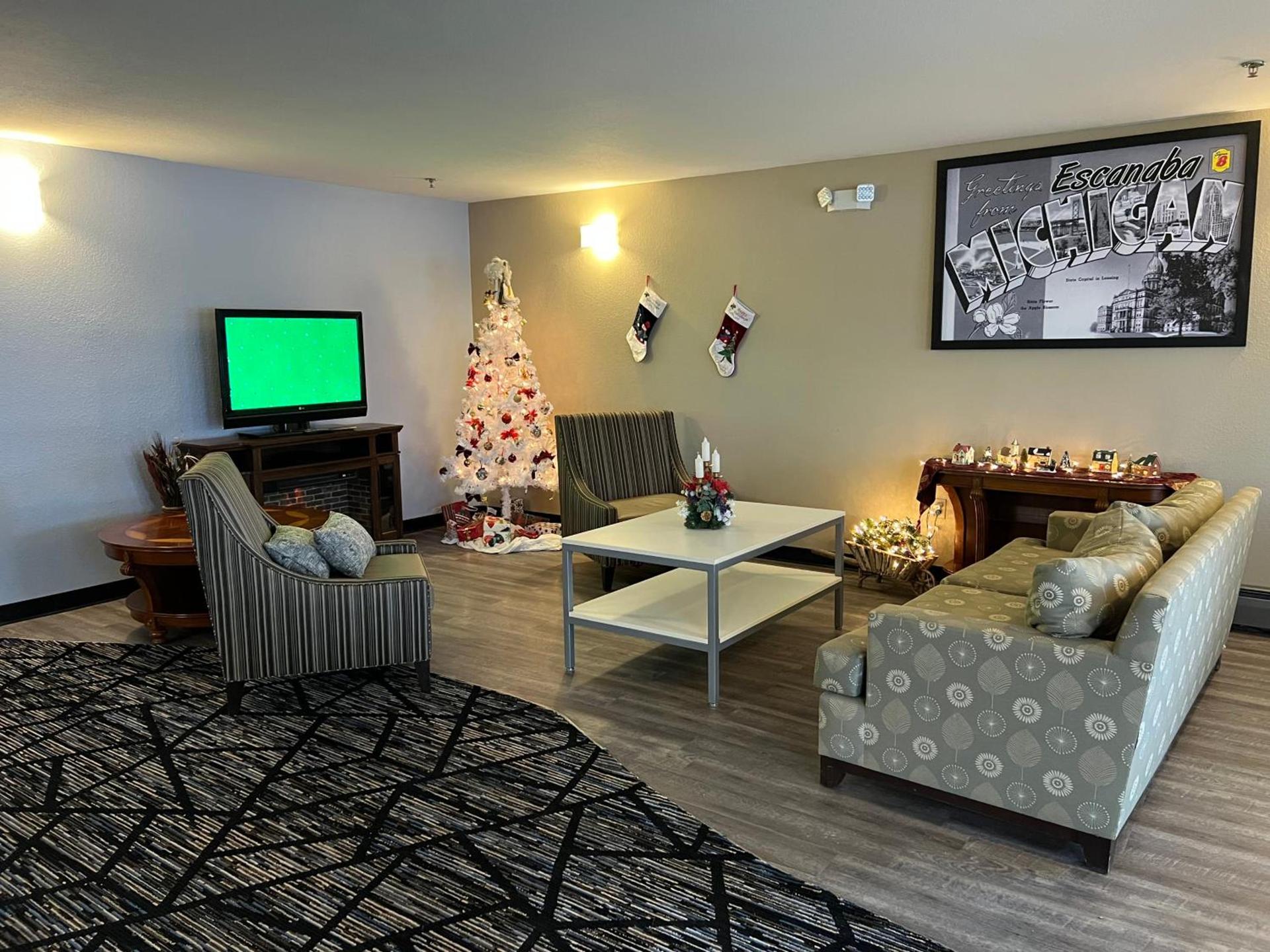 Super 8 by Wyndham Escanaba photo 6