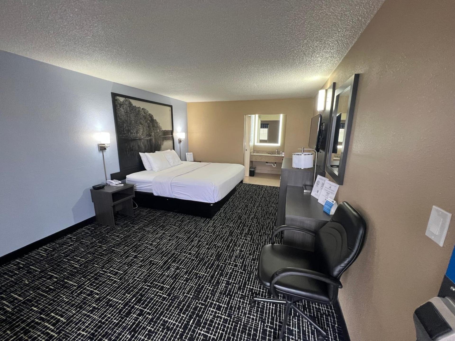 Super 8 by Wyndham Paducah I-24 Exit 4 photo 52
