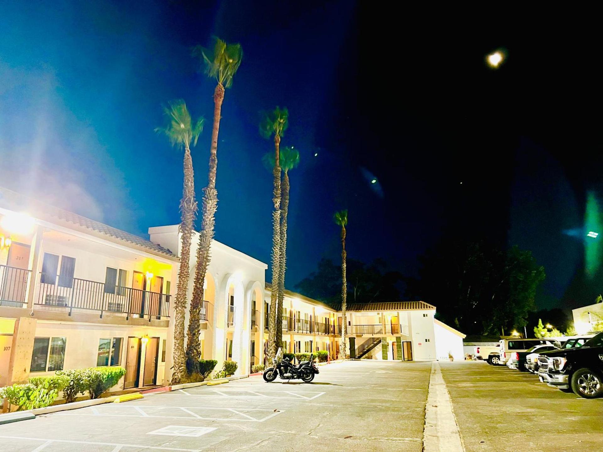 Casa Blanca Hotel - Cypress, Buena Park photo 2