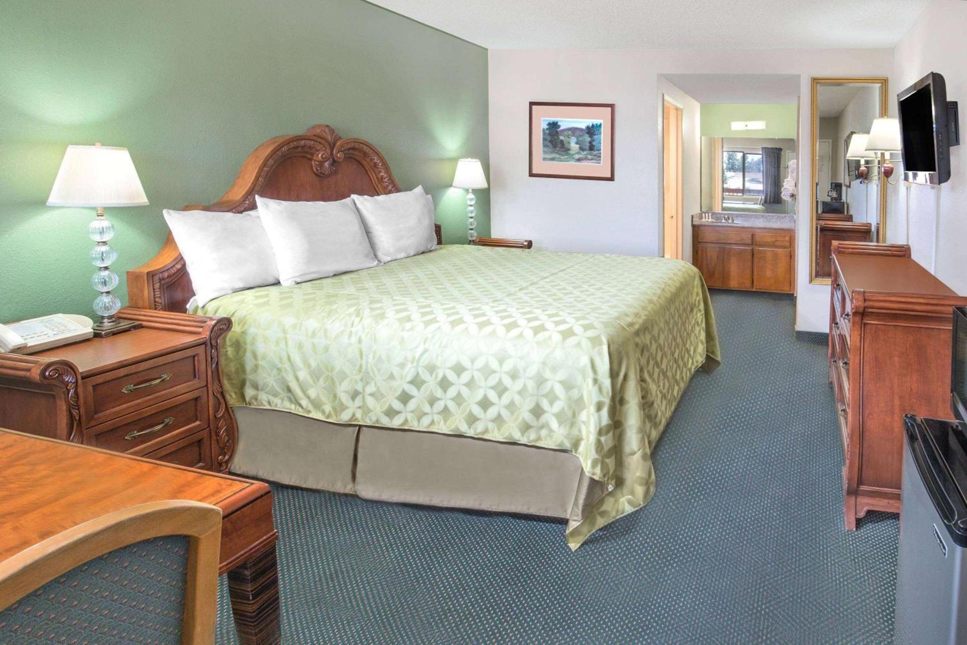 Days Inn by Wyndham Ontario Airport photo 10