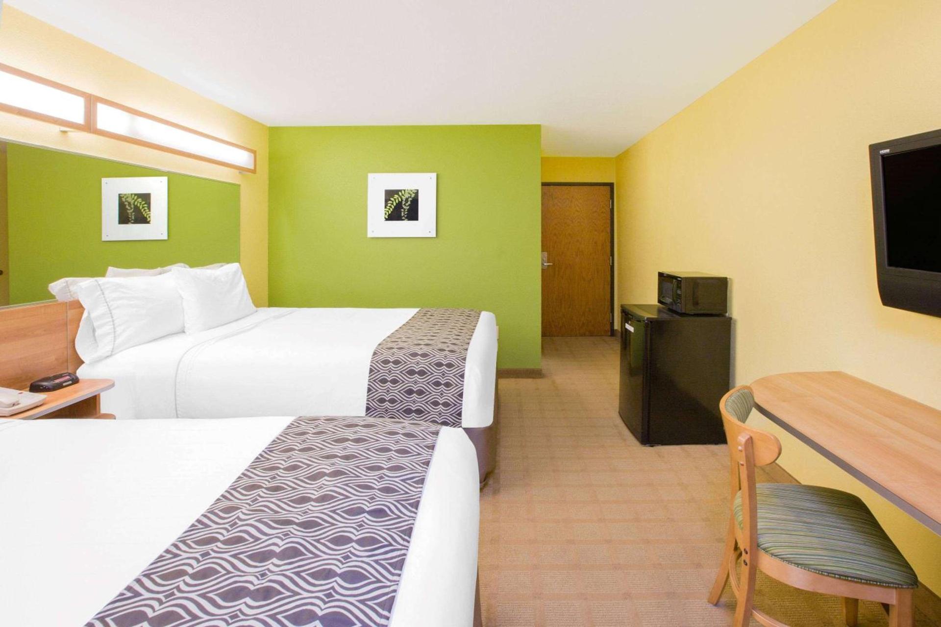Microtel Inn & Suites by Wyndham Delphos photo 20