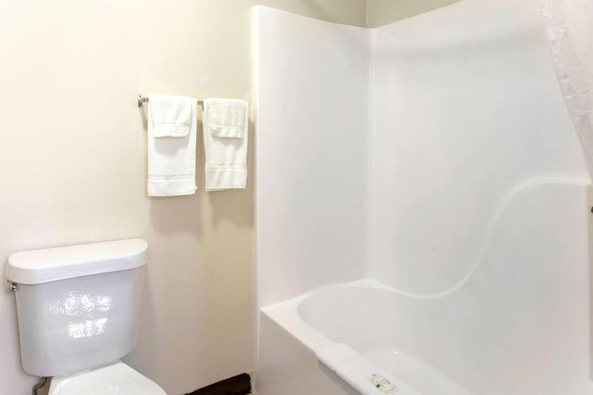 Quality Inn & Suites Metropolis I-24 photo 8