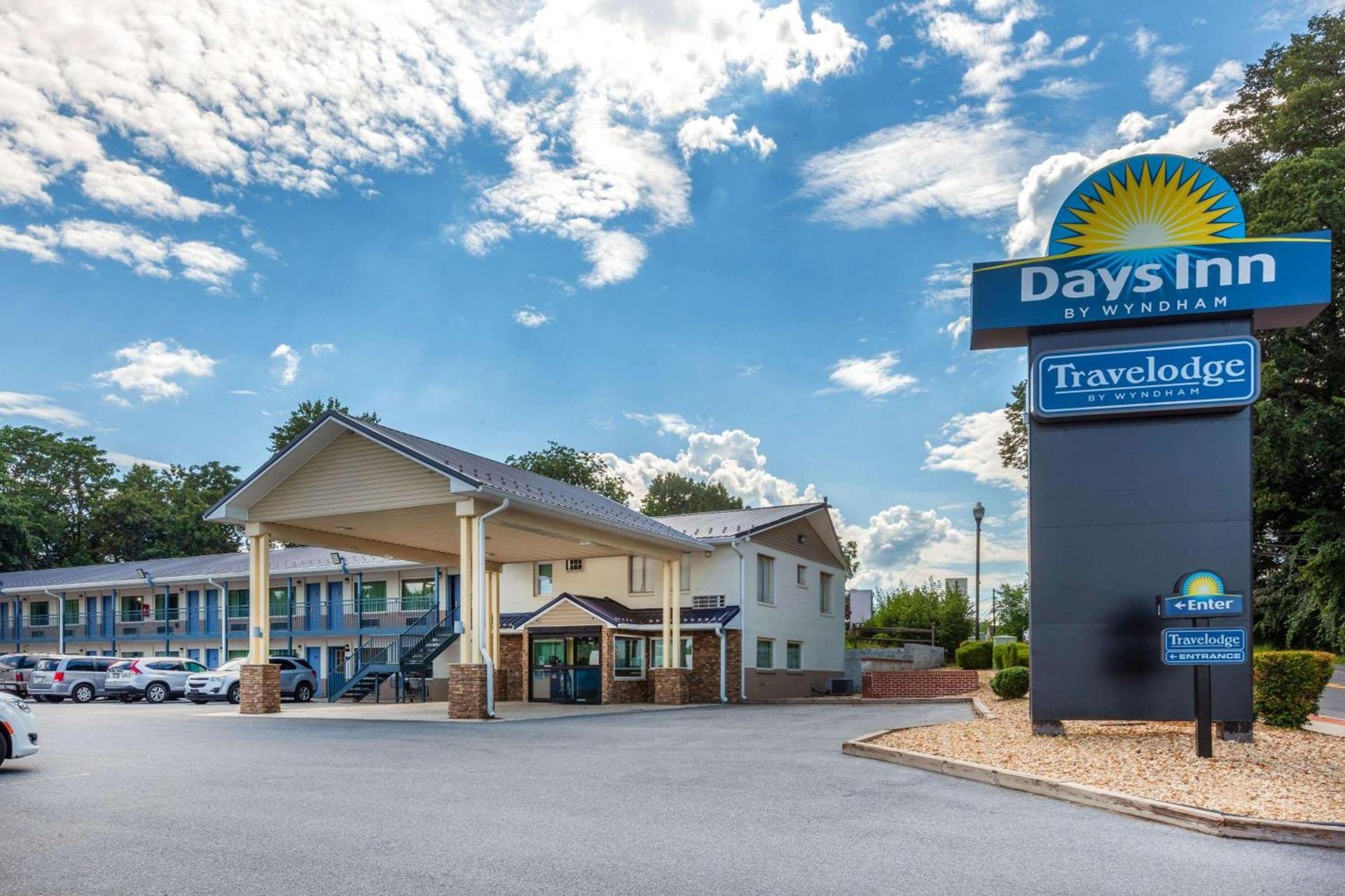 Days Inn by Wyndham Charles Town photo 2