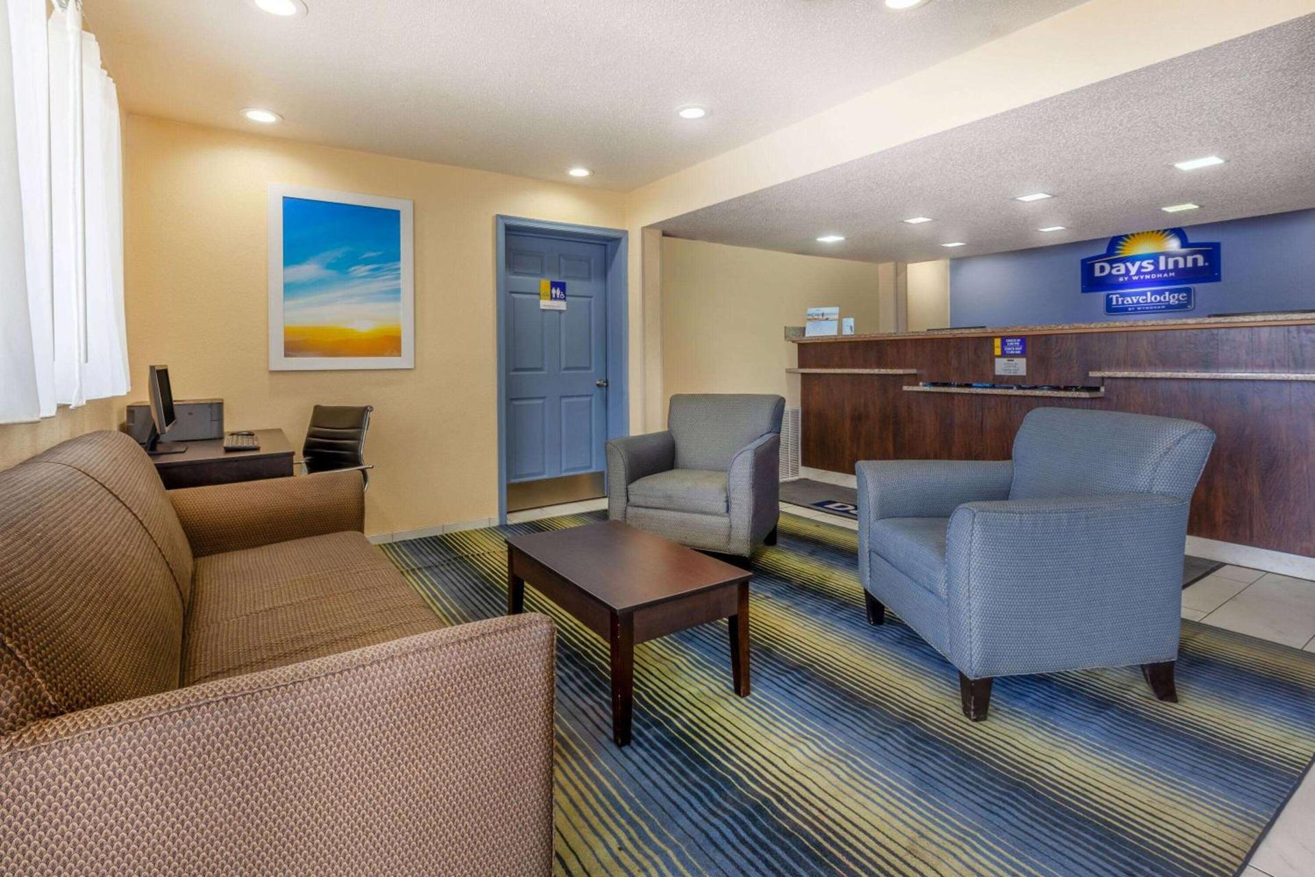 Days Inn by Wyndham Charles Town photo 6