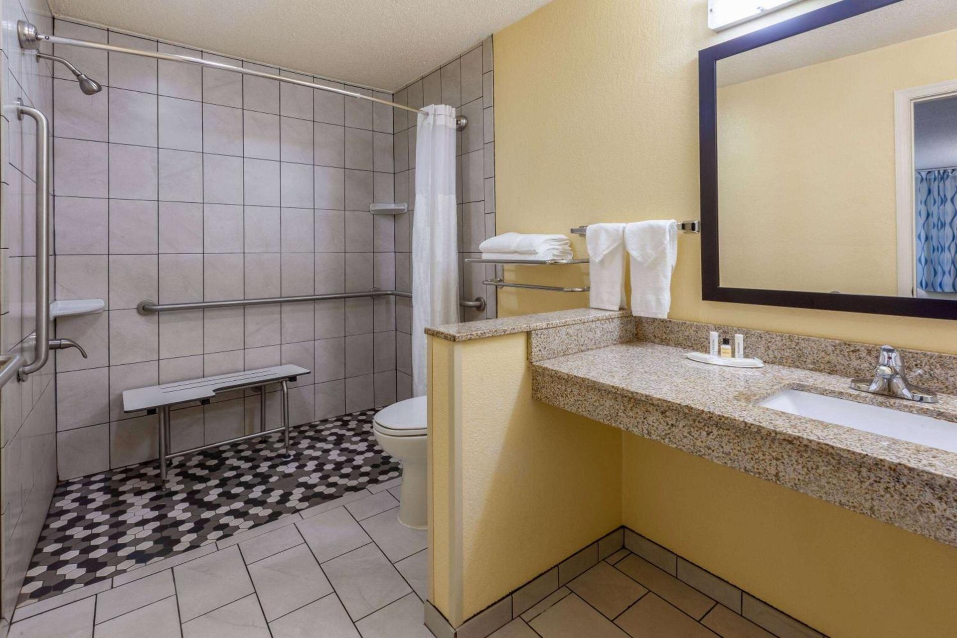 Days Inn by Wyndham Charles Town photo 18