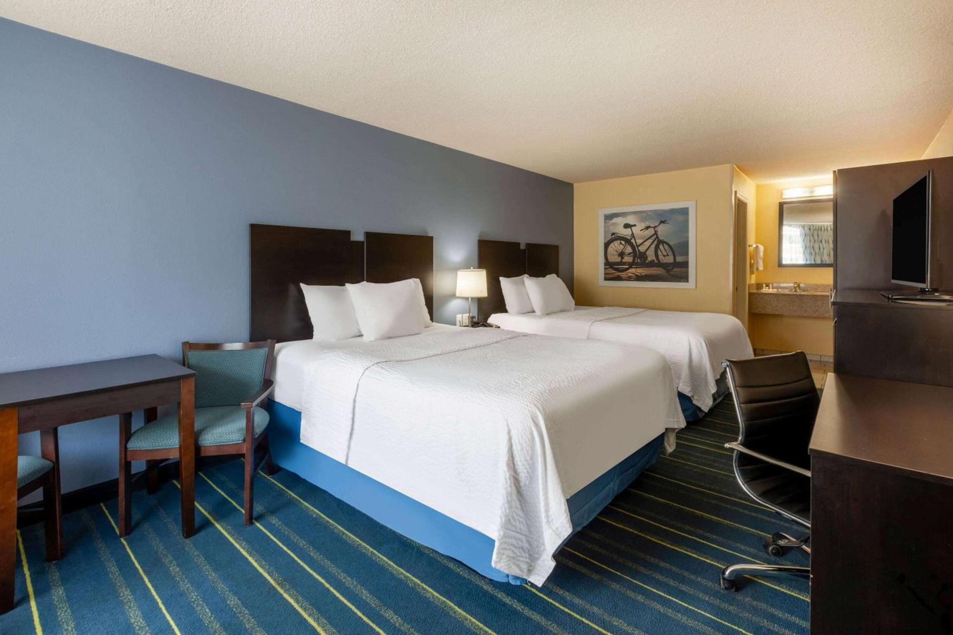 Days Inn by Wyndham Charles Town photo 8