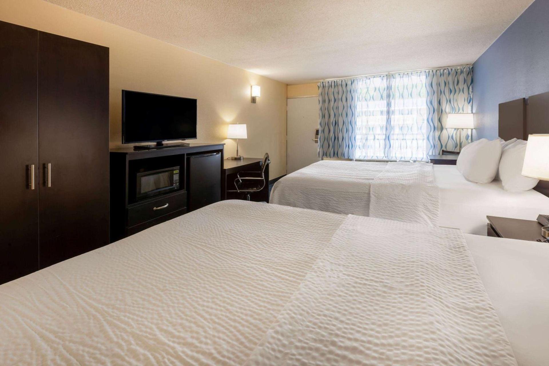 Days Inn by Wyndham Charles Town photo 12