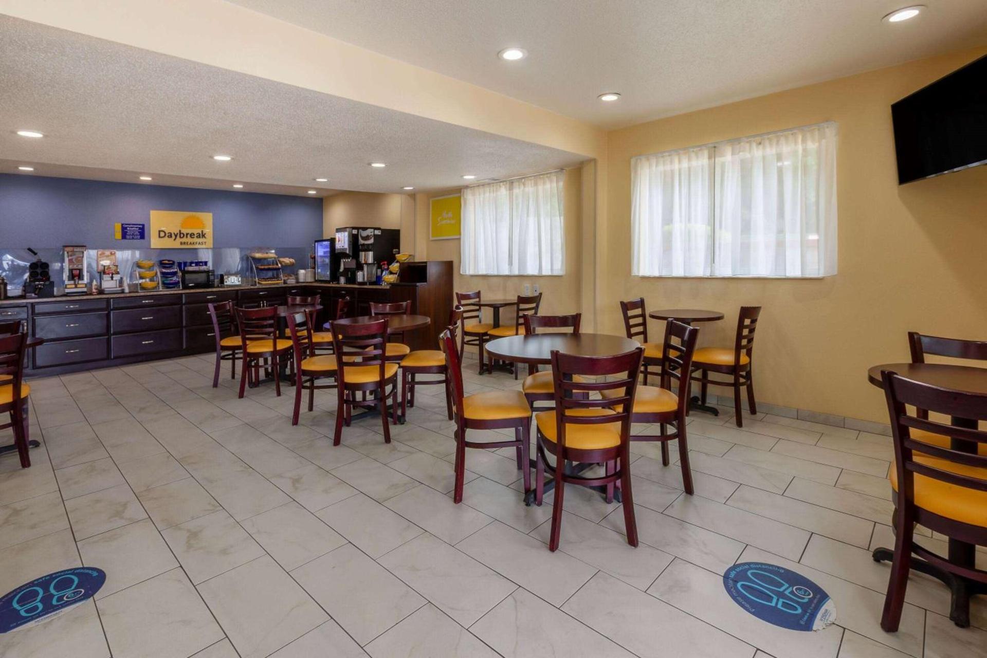 Days Inn by Wyndham Charles Town photo 19