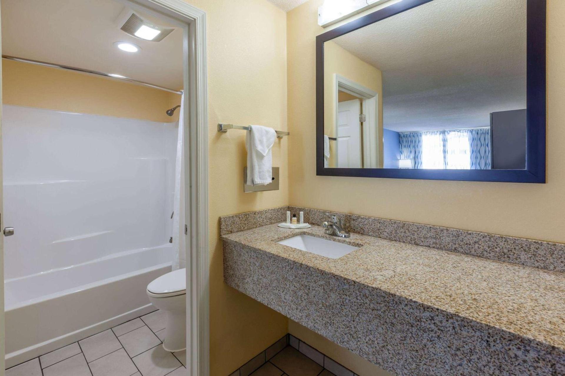Days Inn by Wyndham Charles Town photo 13