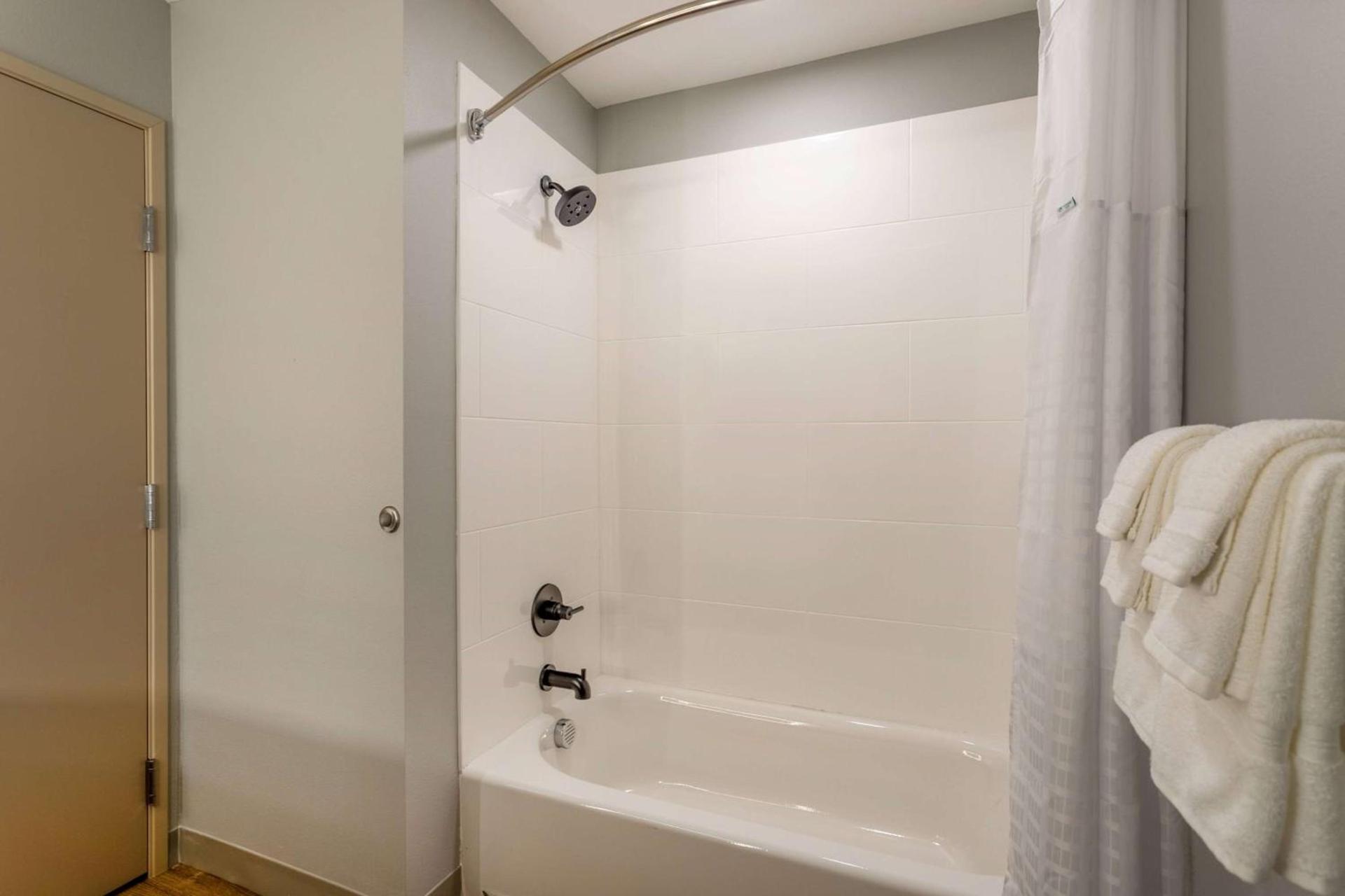 AmericInn by Wyndham San Angelo photo 36