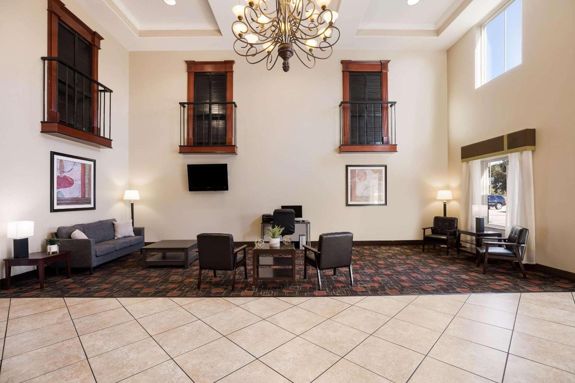 Suburban Studios Berwick - Morgan City photo 8