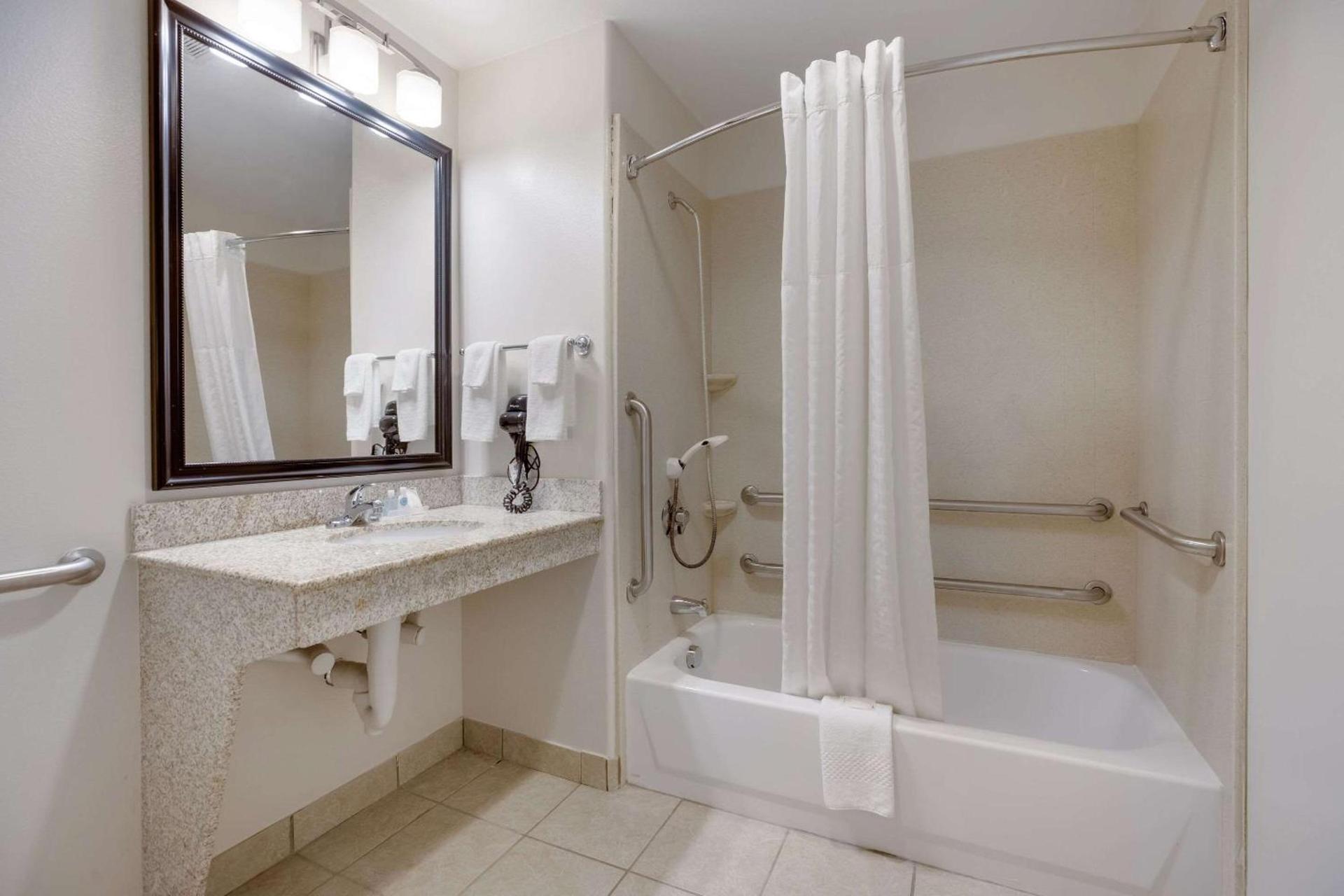 Suburban Studios Berwick - Morgan City photo 20