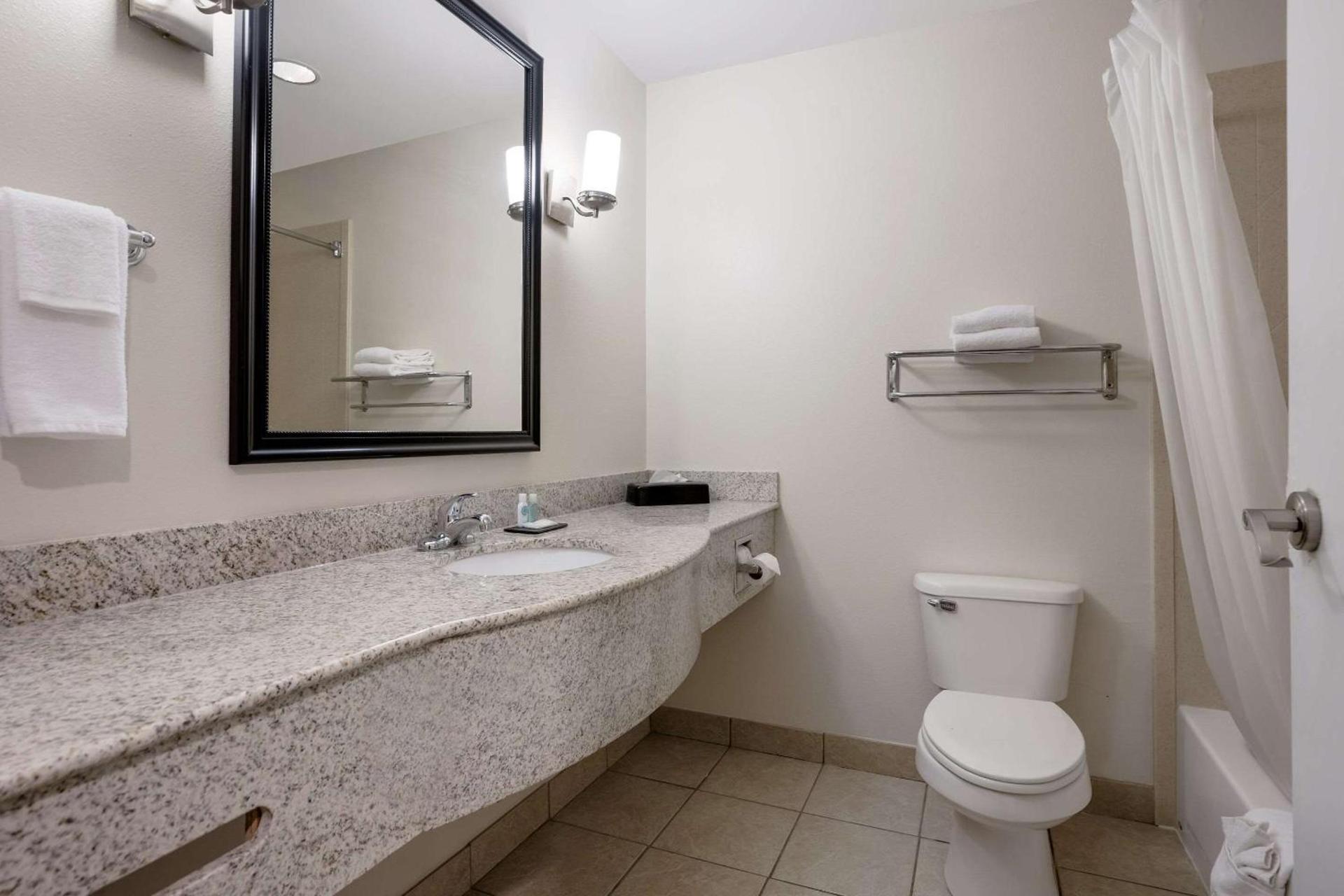 Suburban Studios Berwick - Morgan City photo 21