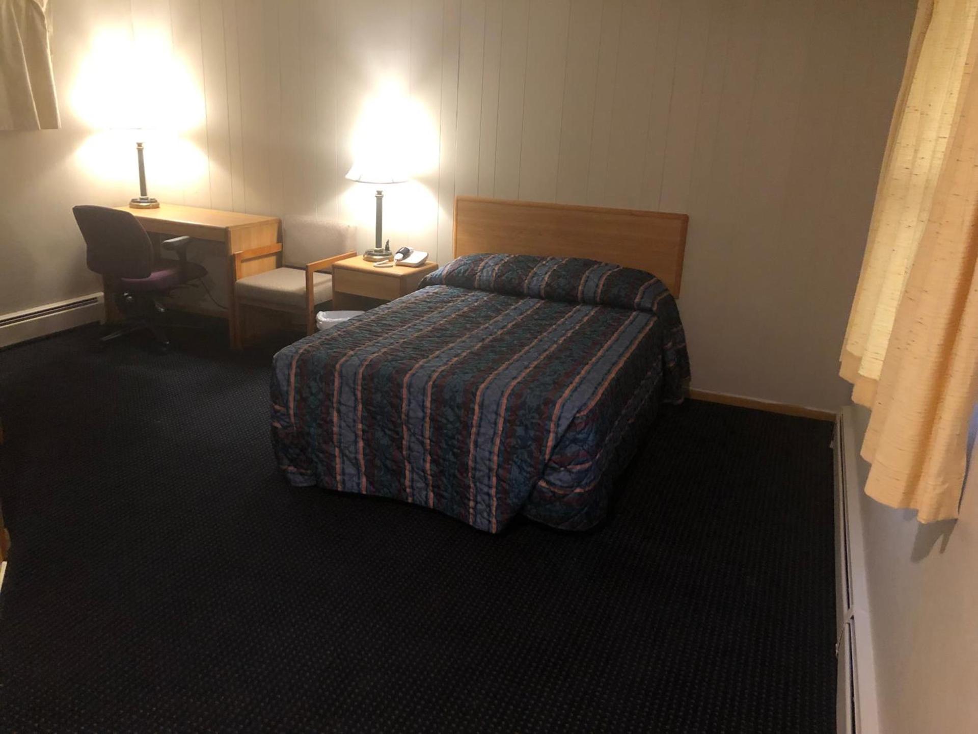 Parkway Motel photo 24
