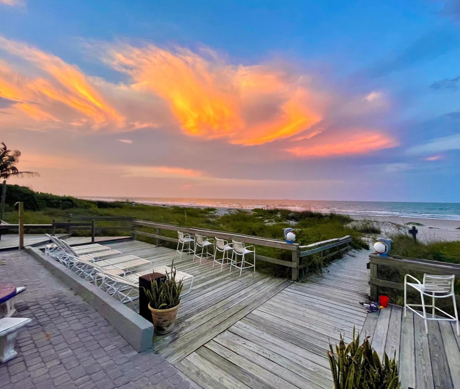 Surf Studio Beach Resort photo 12