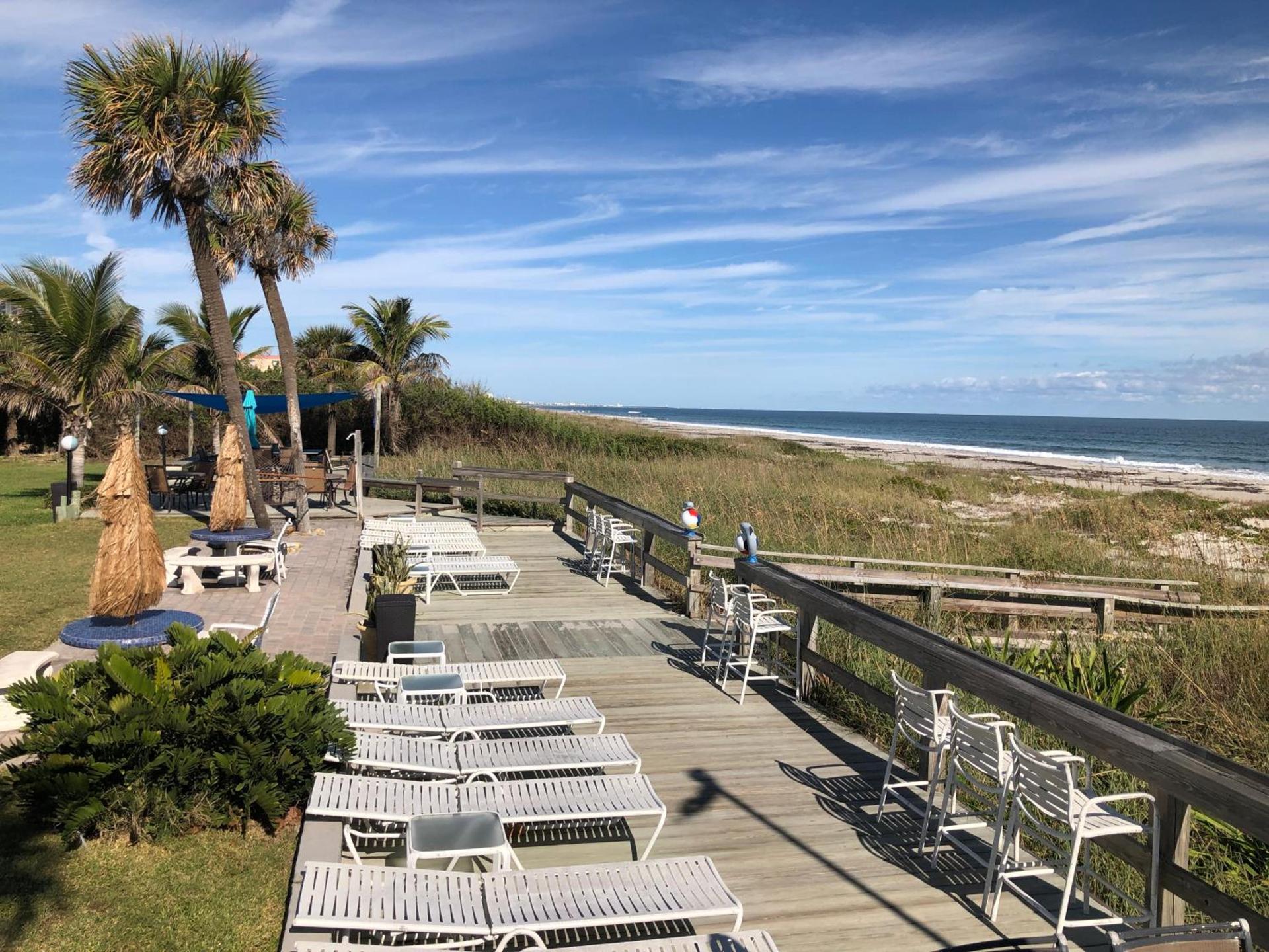 Surf Studio Beach Resort photo 11