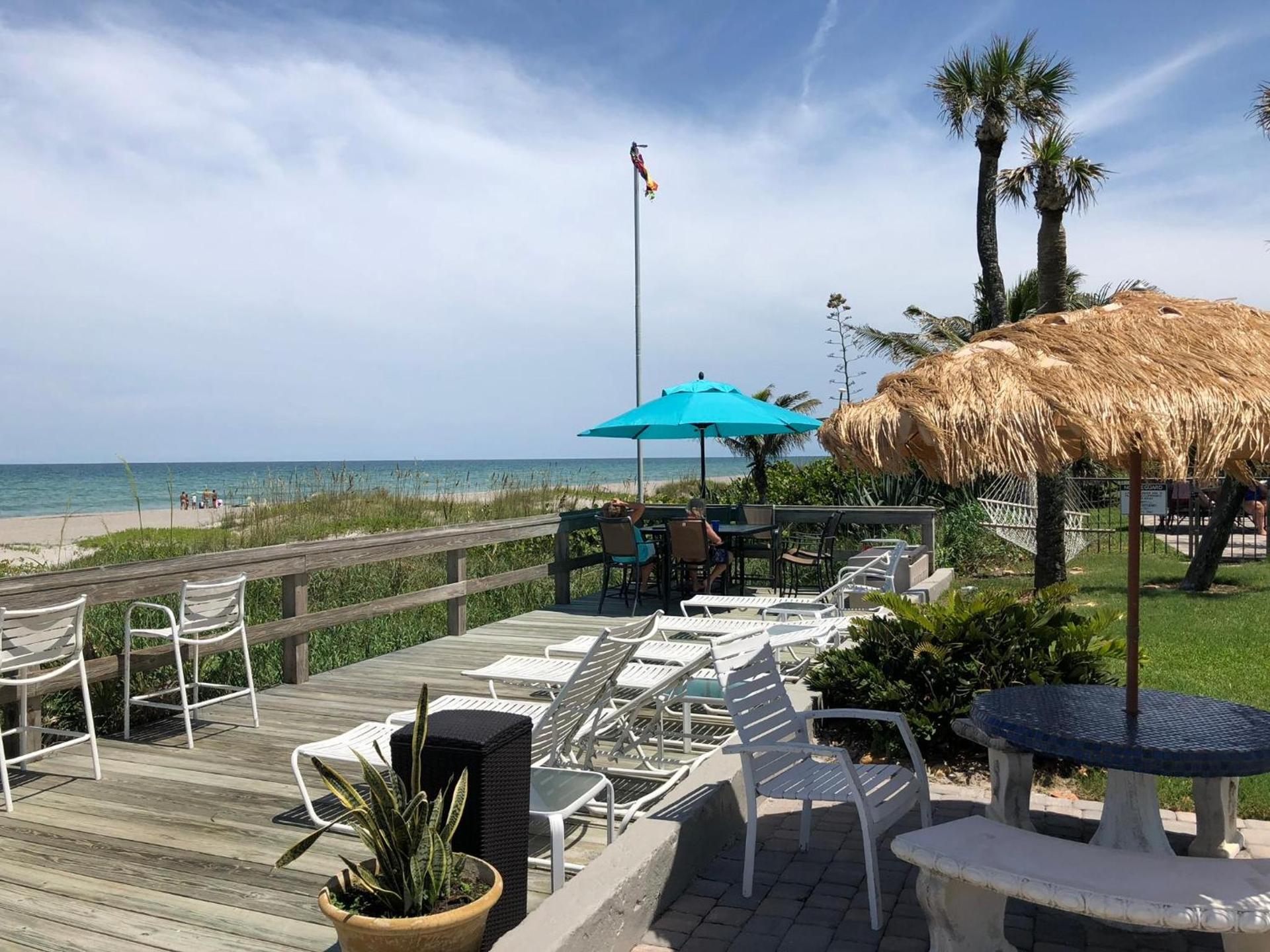 Surf Studio Beach Resort photo 9