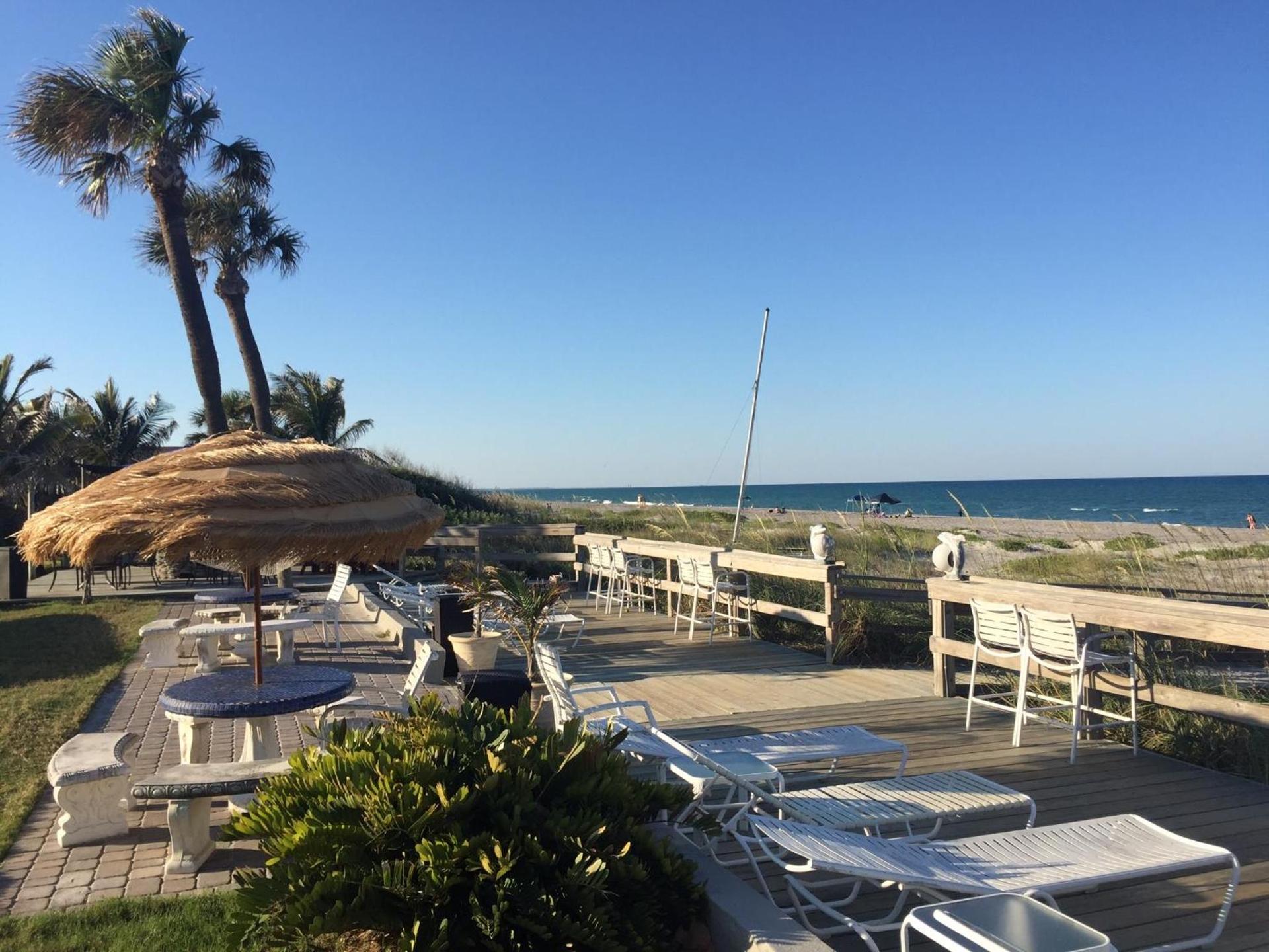 Surf Studio Beach Resort photo 7
