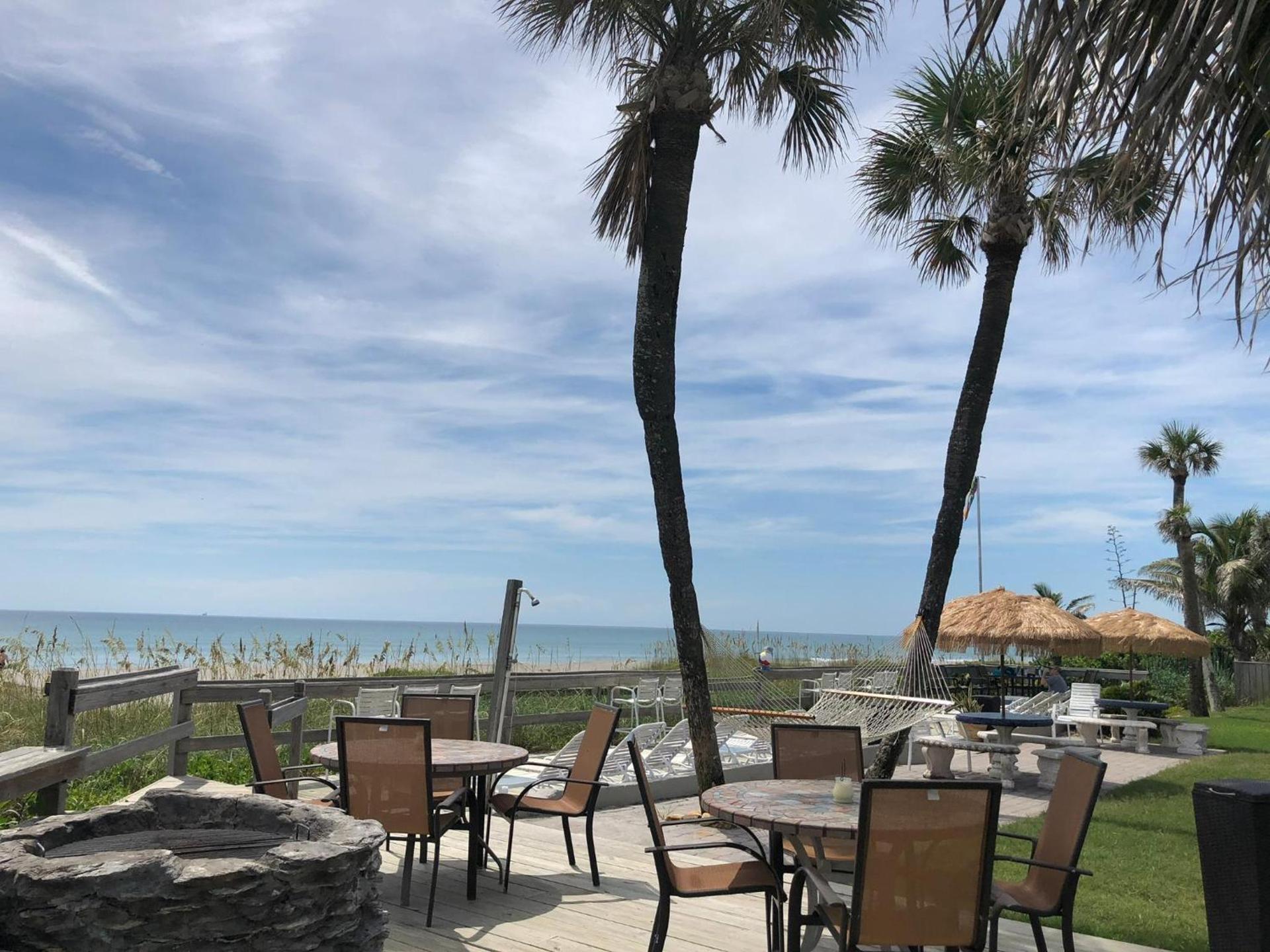 Surf Studio Beach Resort photo 6
