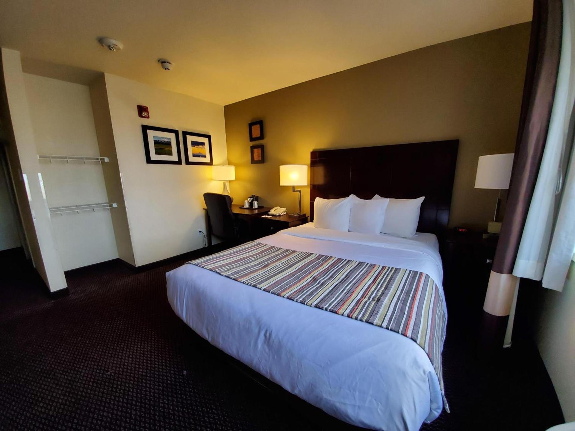 Country Inn & Suites by Radisson, Bend, OR photo 66