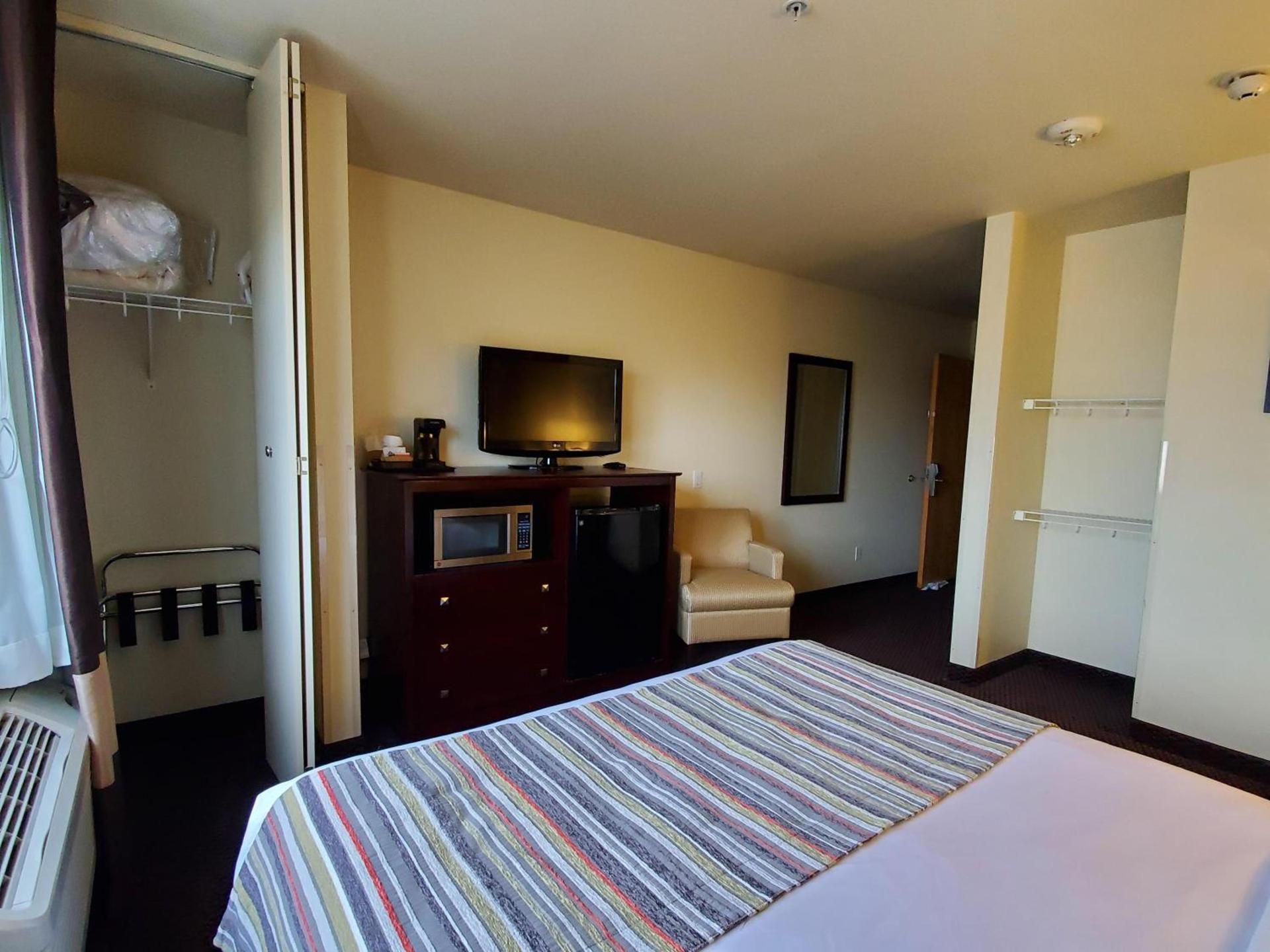 Country Inn & Suites by Radisson, Bend, OR photo 67