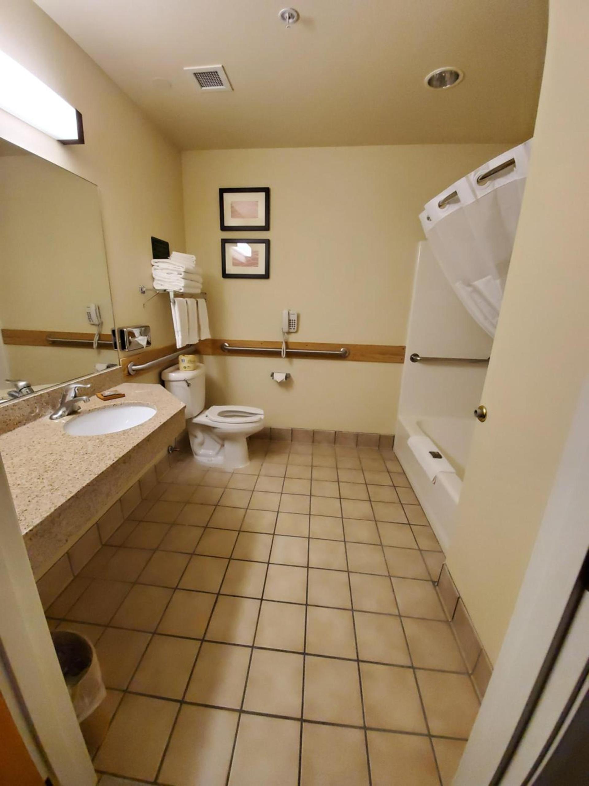 Country Inn & Suites by Radisson, Bend, OR photo 71