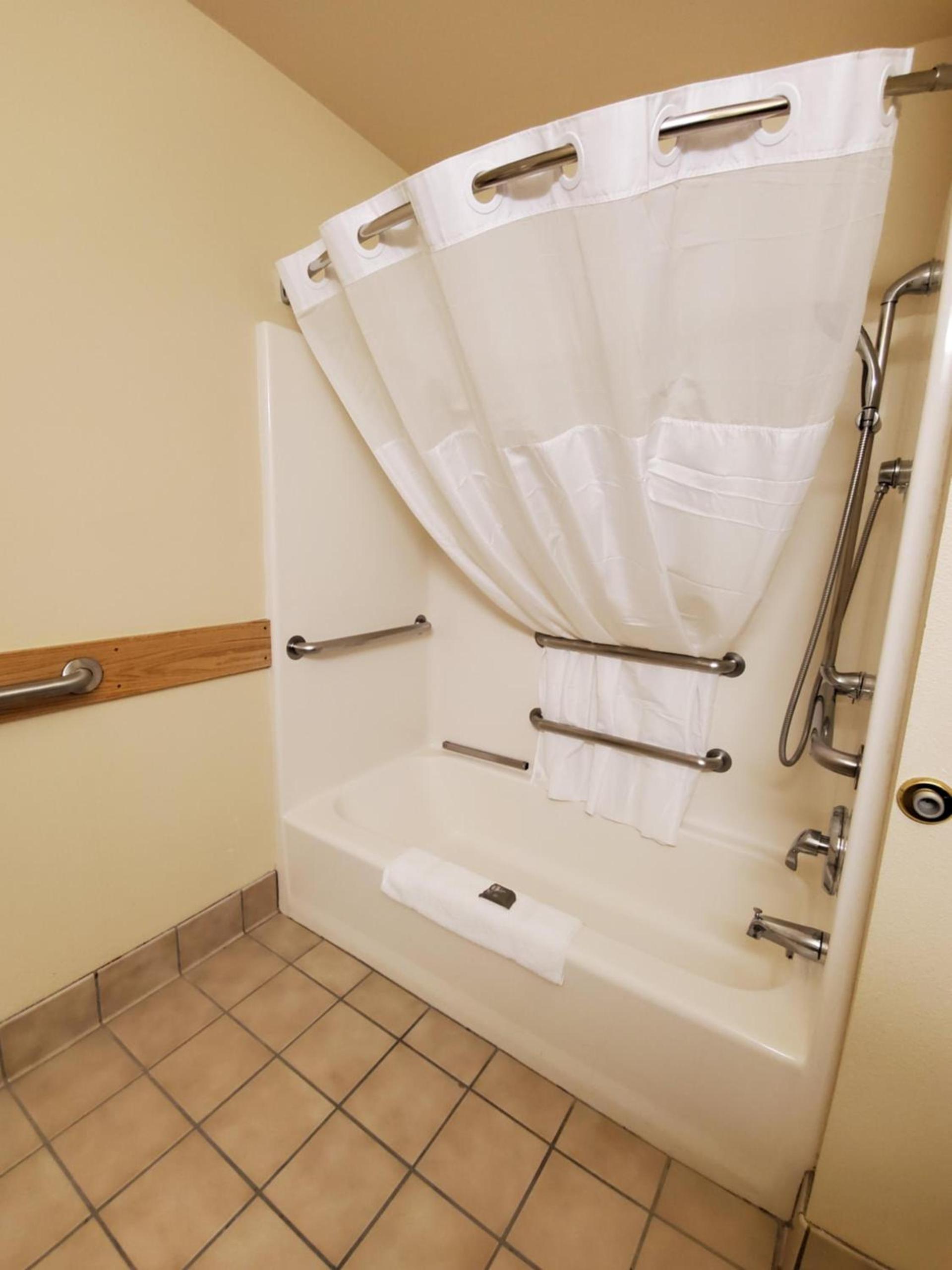 Country Inn & Suites by Radisson, Bend, OR photo 70