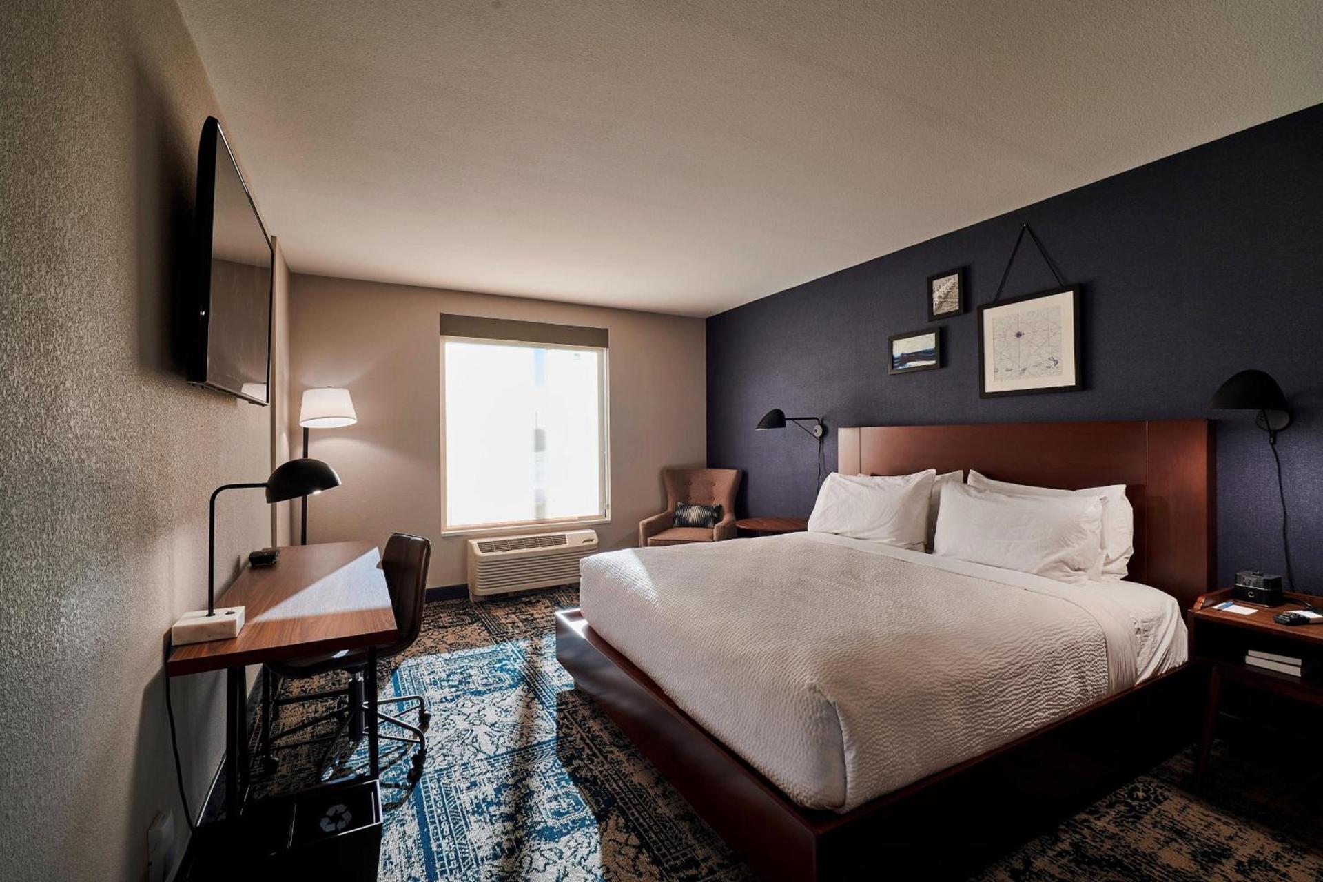 Four Points by Sheraton Cleveland-Eastlake photo 9