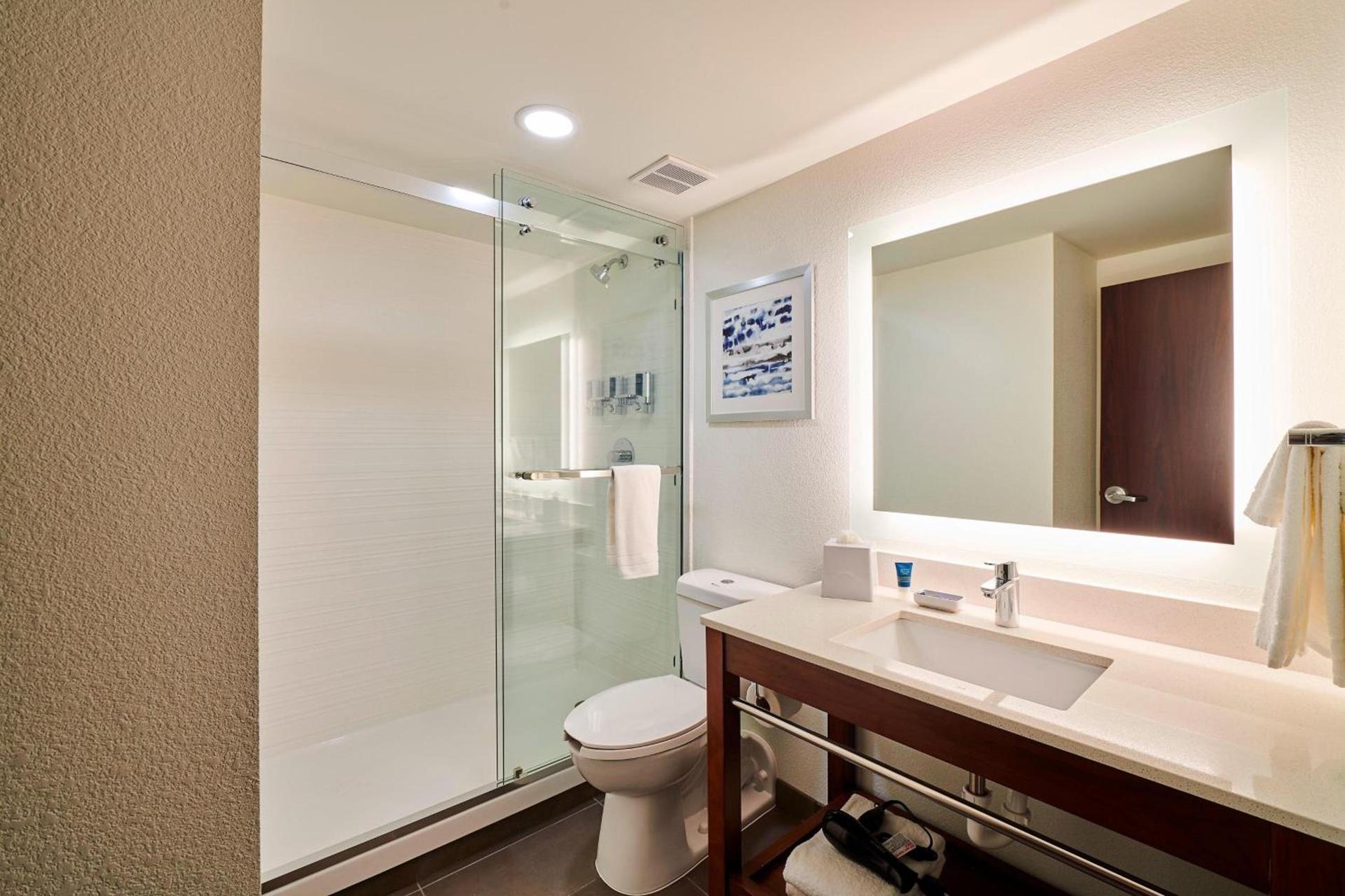 Four Points by Sheraton Cleveland-Eastlake photo 12