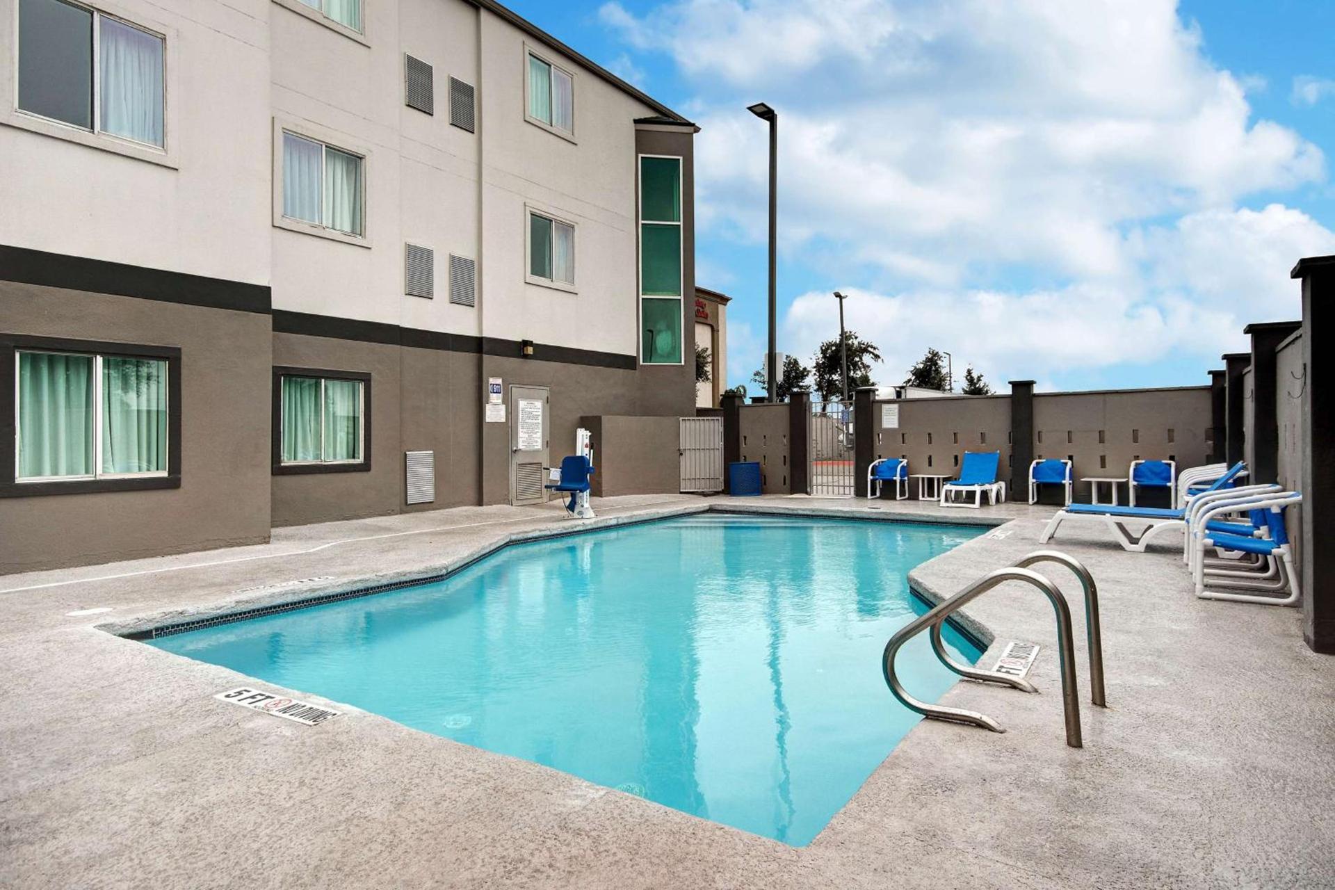 Motel 6-Pharr, TX photo 2