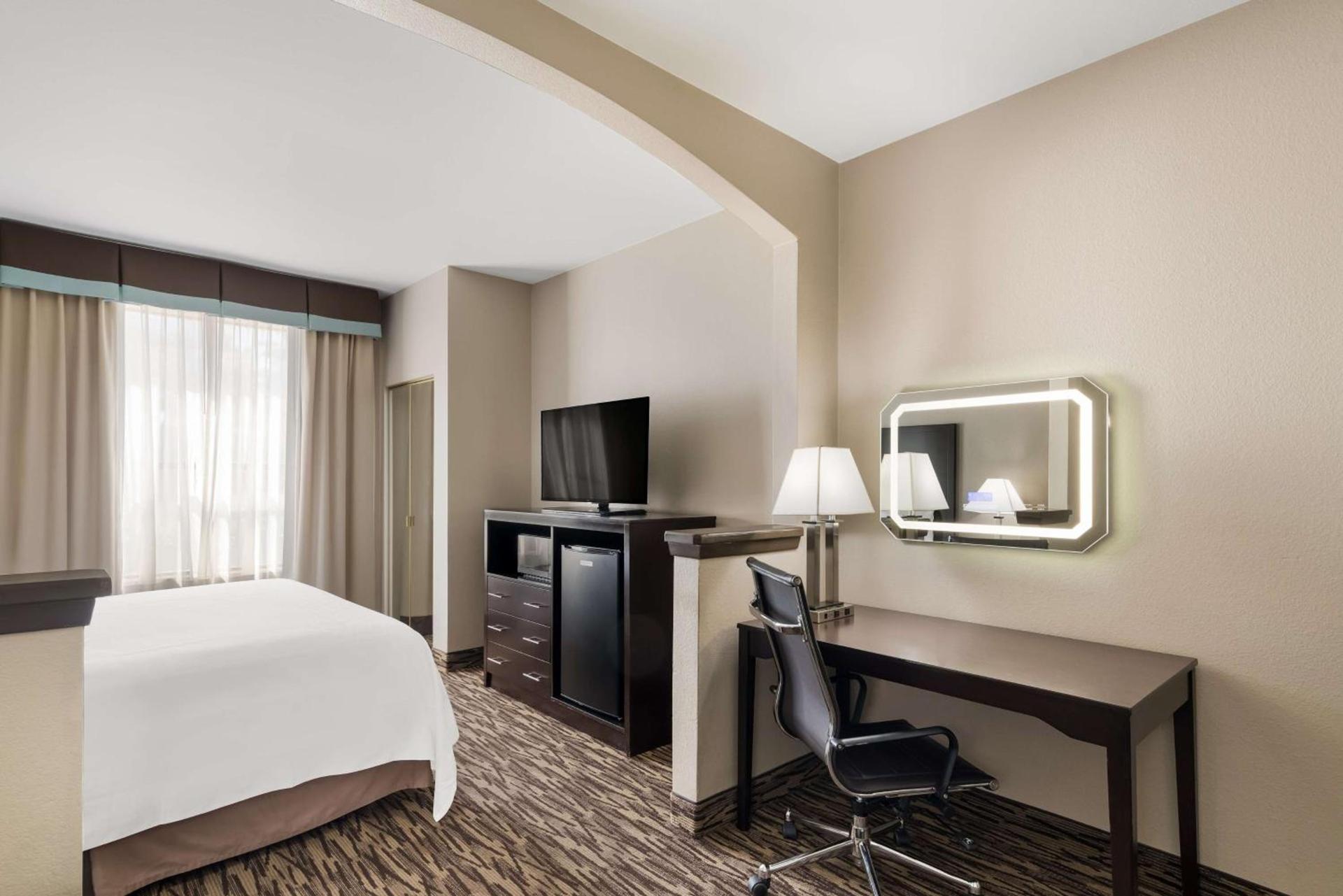 Comfort Suites Plano East - Richardson photo 18