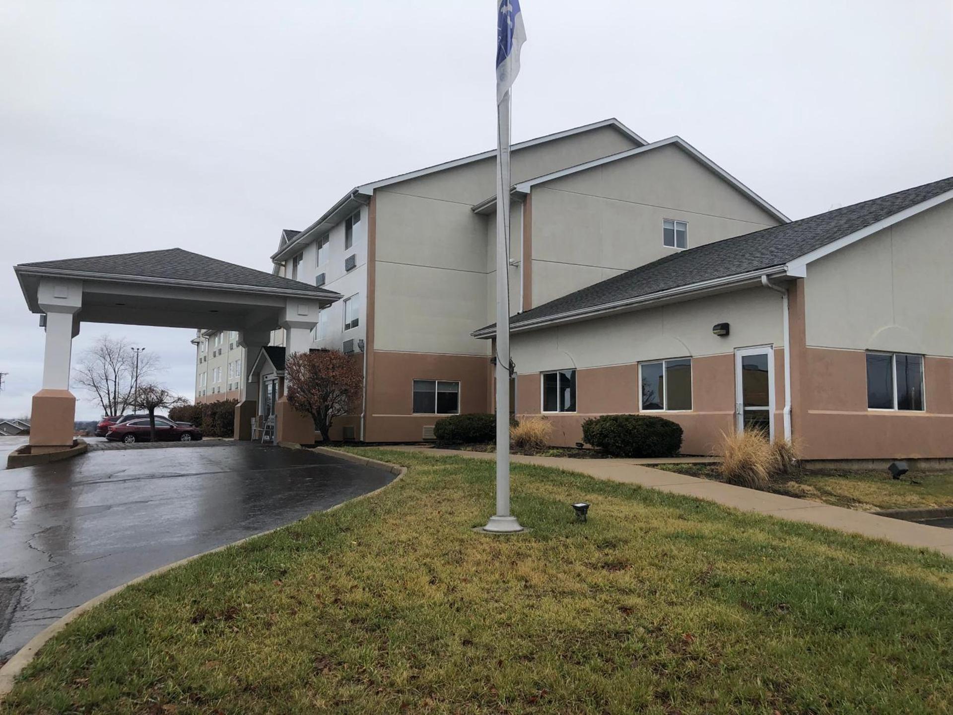 Holiday Inn Express Mt. Vernon by IHG photo 33
