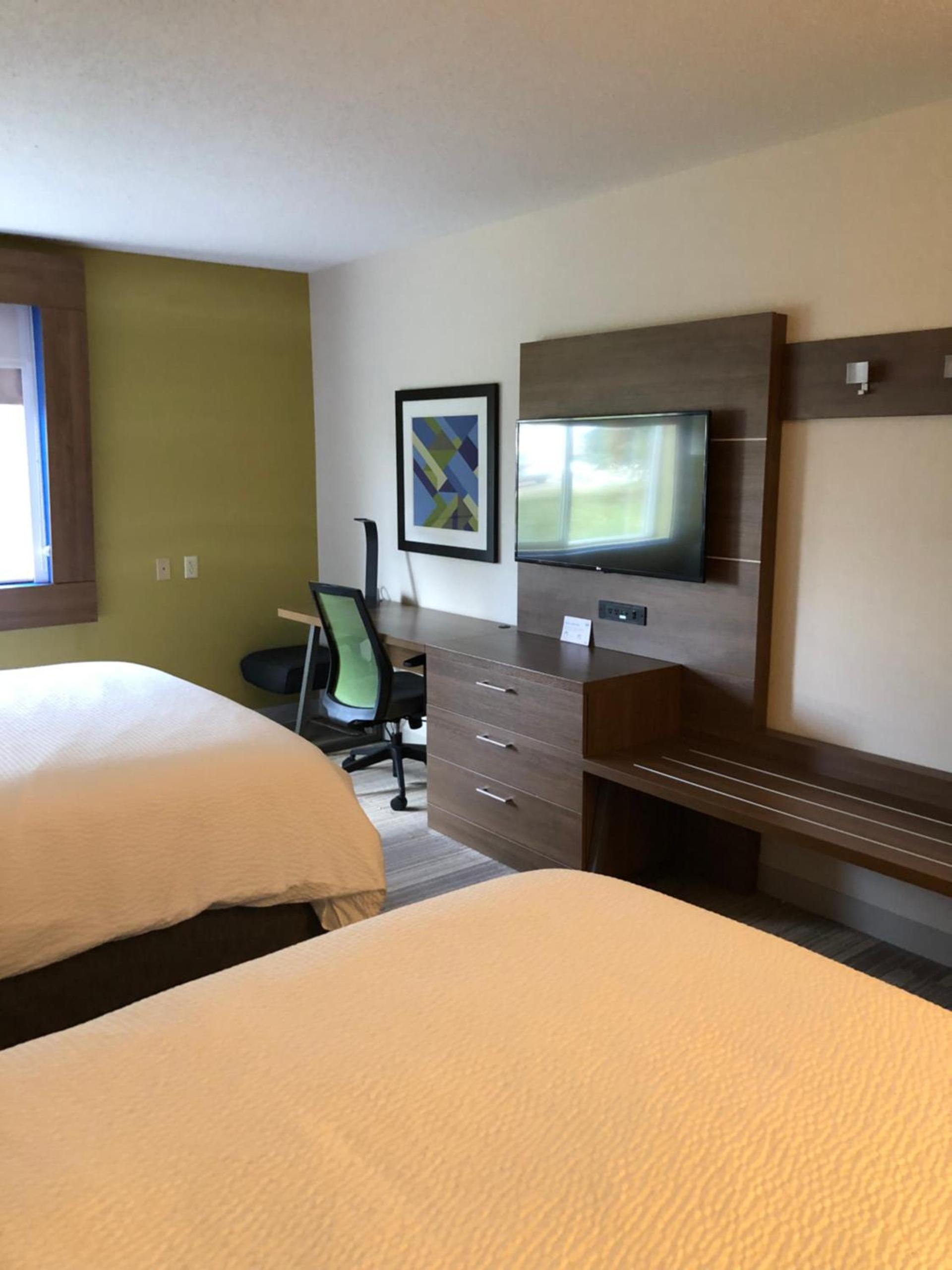 Holiday Inn Express Mt. Vernon by IHG photo 13