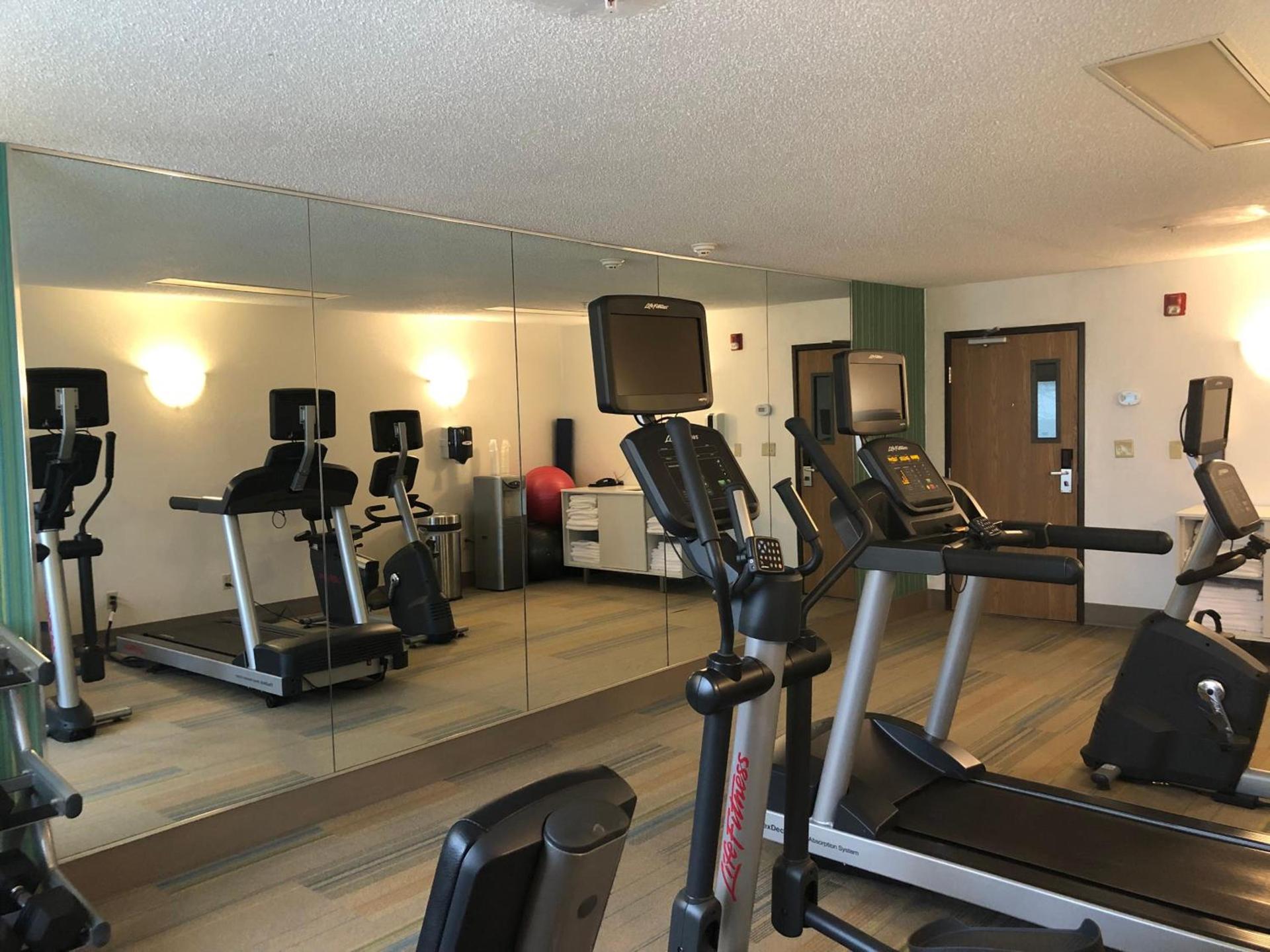 Holiday Inn Express Mt. Vernon by IHG photo 34