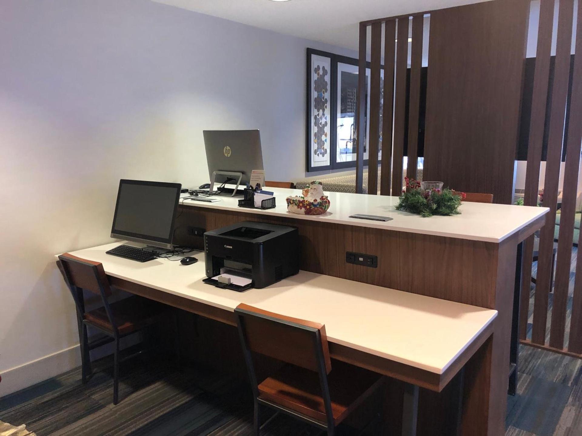 Holiday Inn Express Mt. Vernon by IHG photo 35