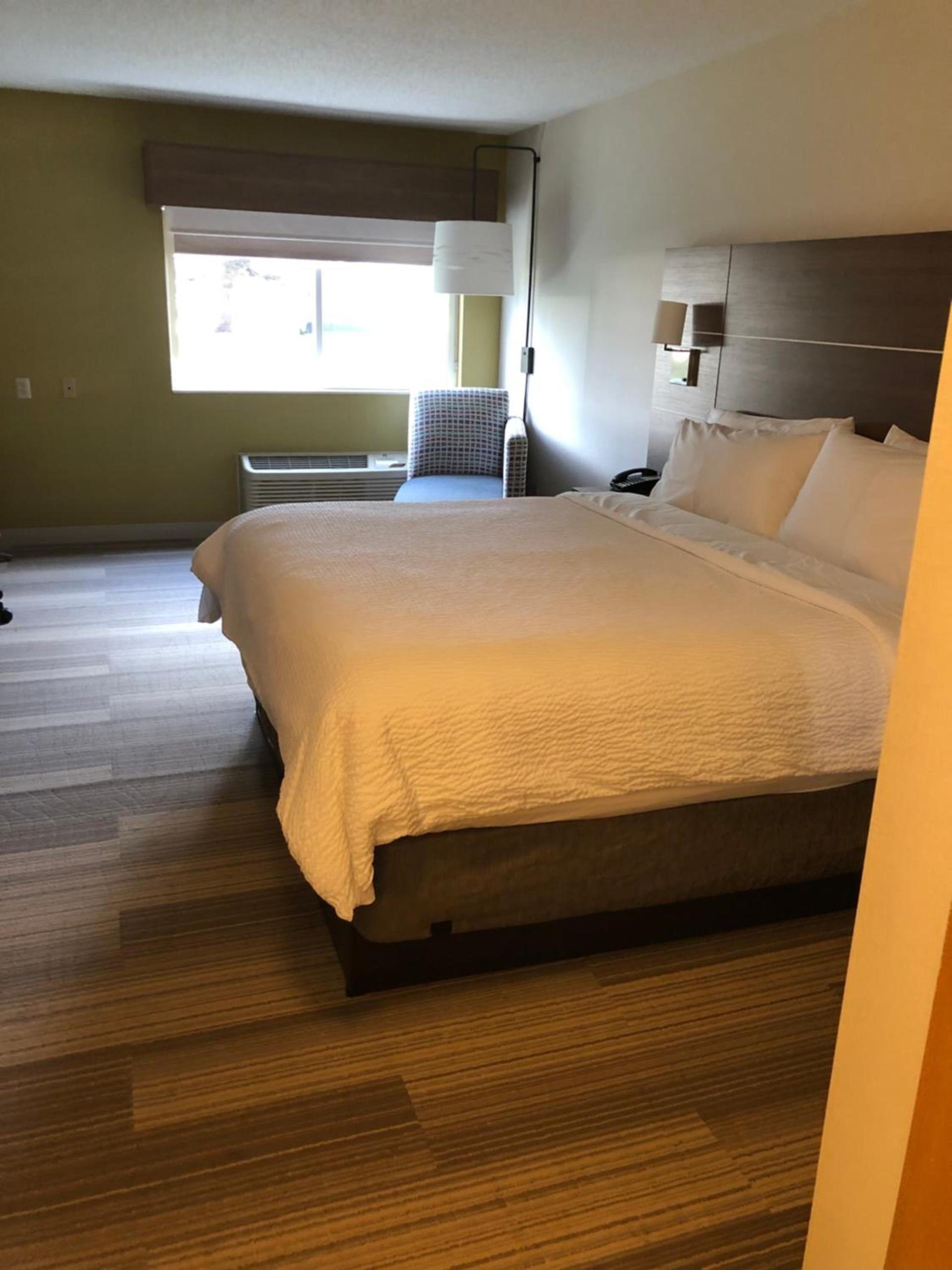 Holiday Inn Express Mt. Vernon by IHG photo 36