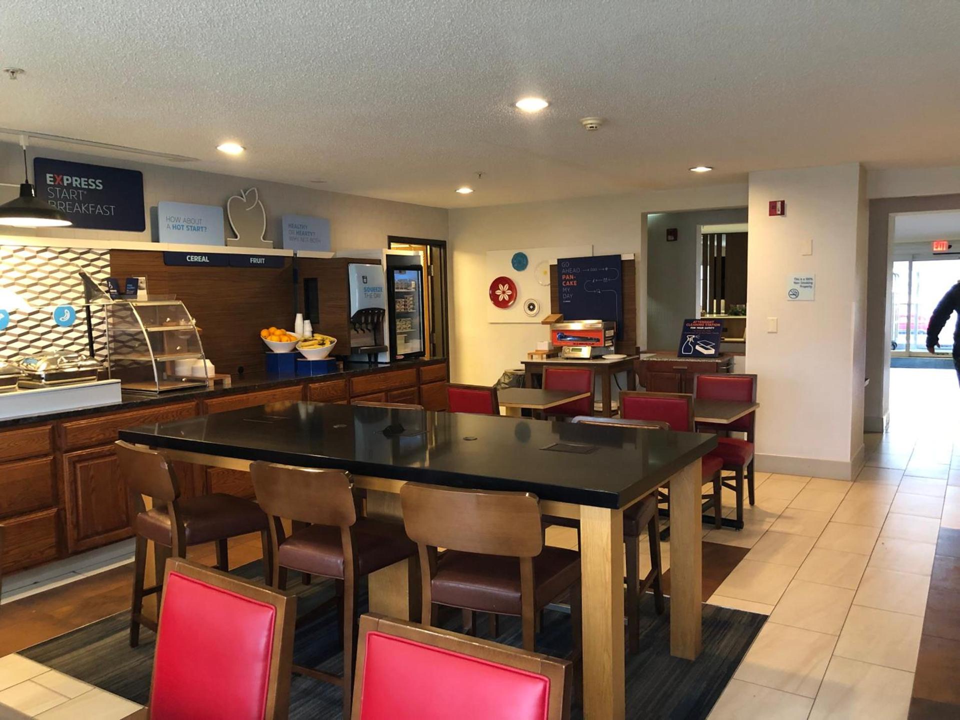 Holiday Inn Express Mt. Vernon by IHG photo 39