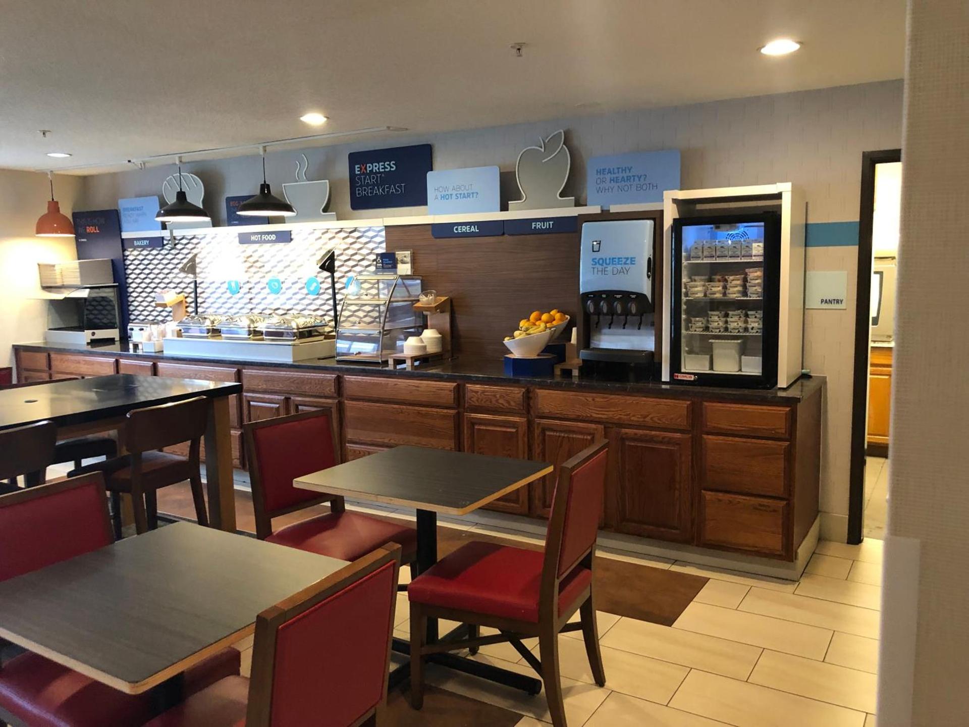 Holiday Inn Express Mt. Vernon by IHG photo 2
