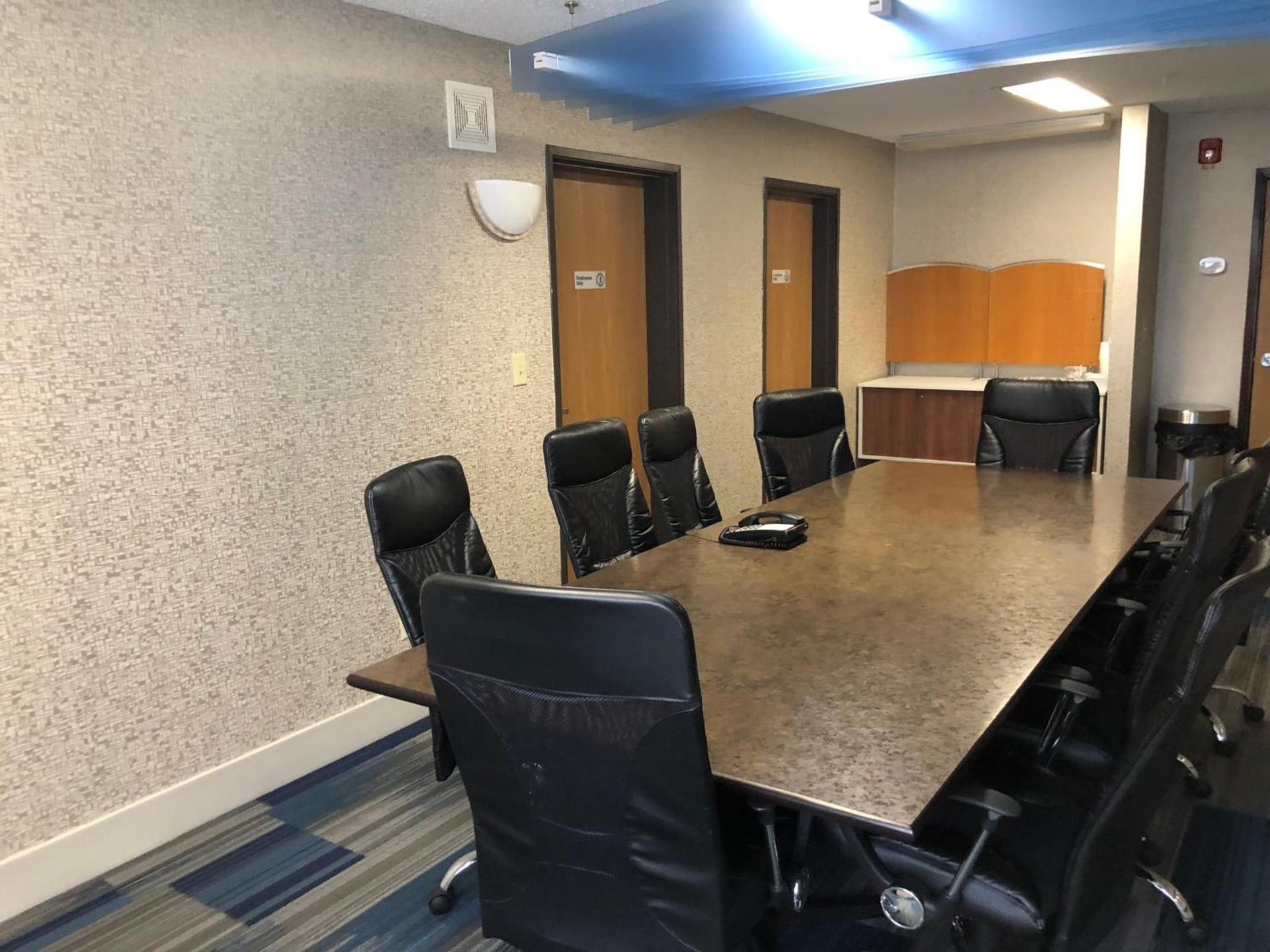 Holiday Inn Express Mt. Vernon by IHG photo 41