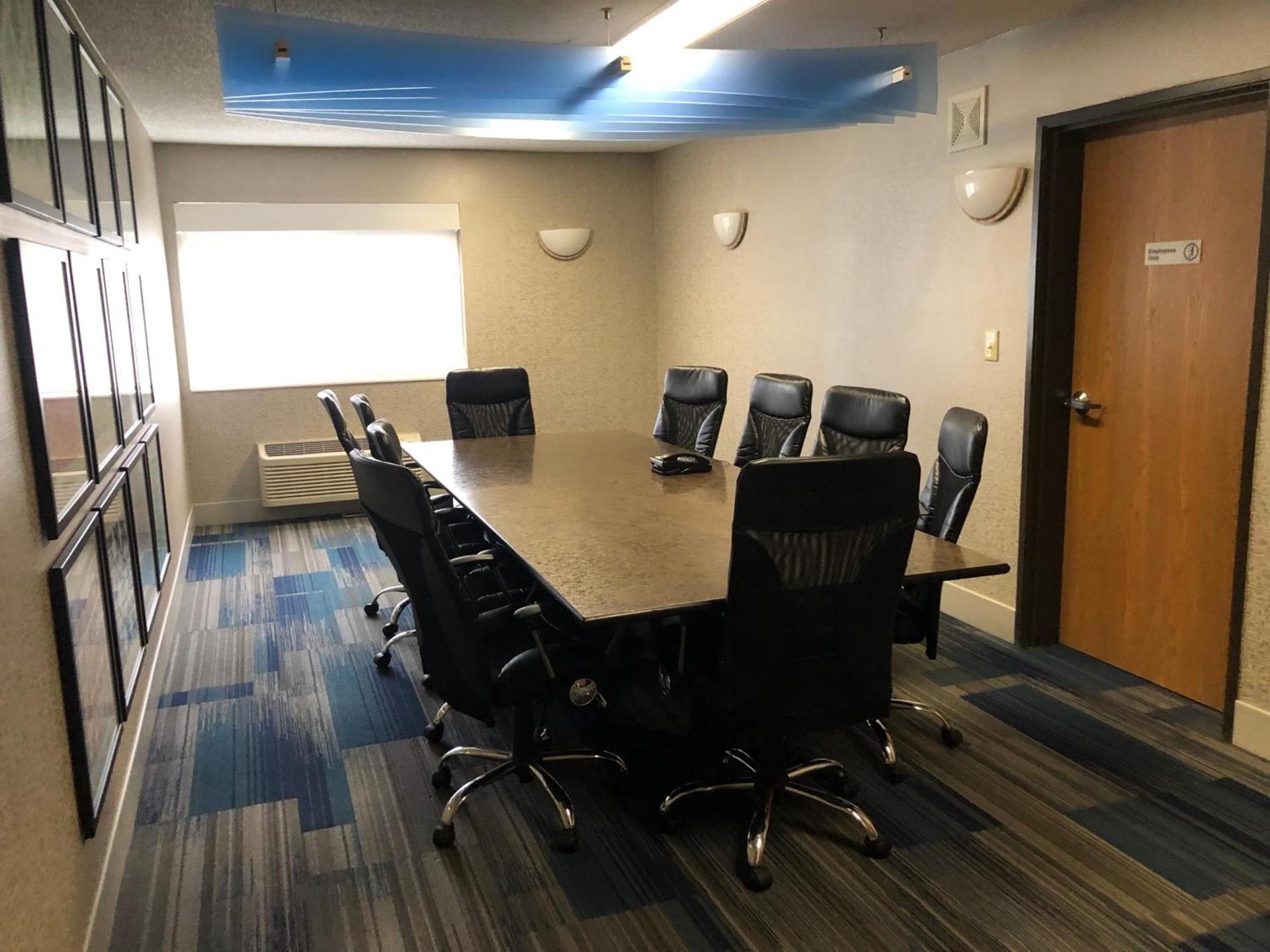 Holiday Inn Express Mt. Vernon by IHG photo 43