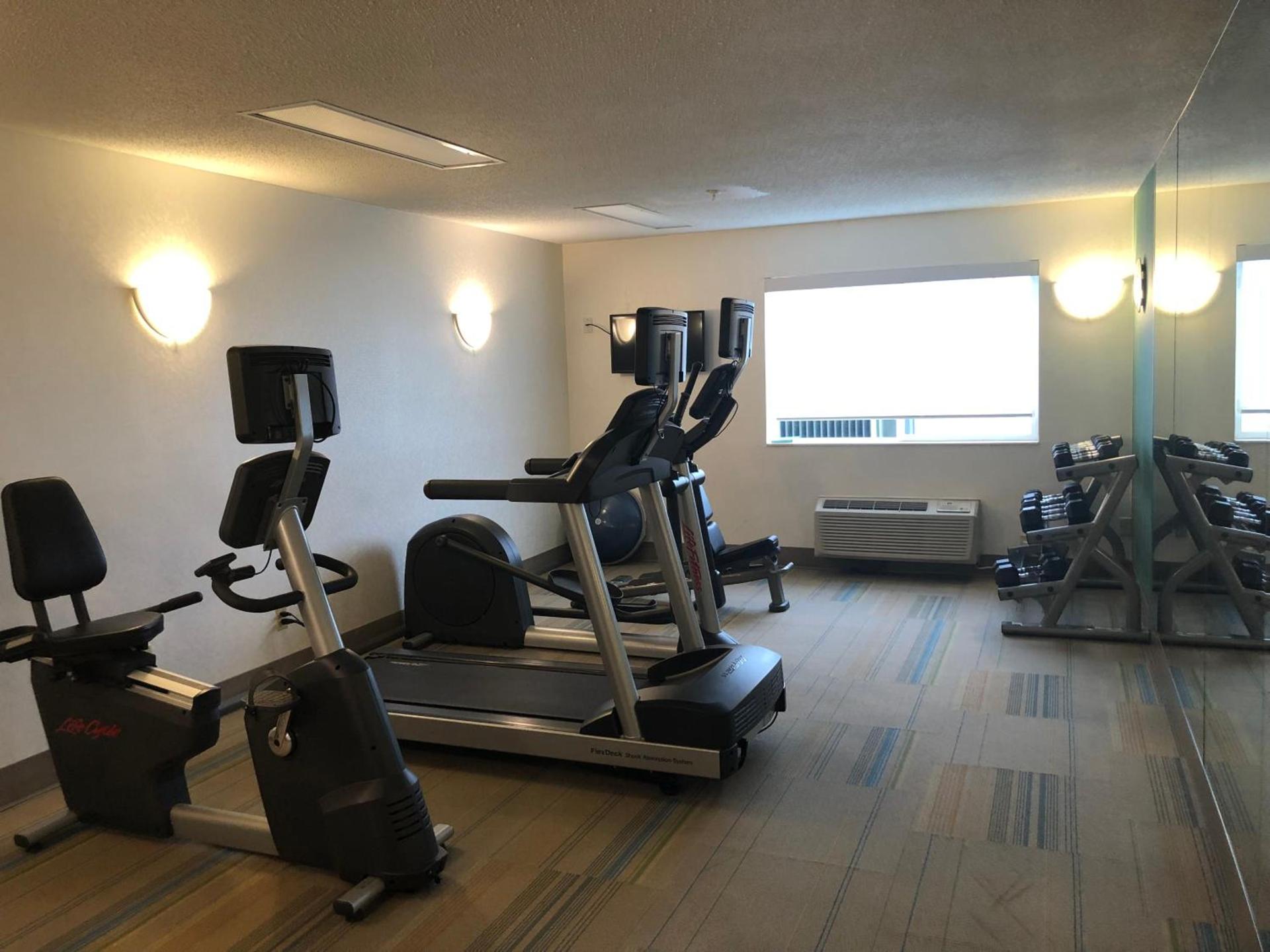 Holiday Inn Express Mt. Vernon by IHG photo 42