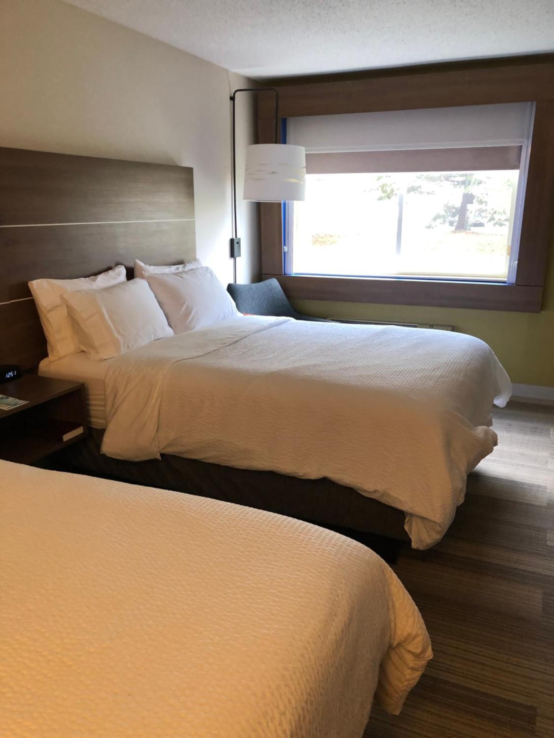 Holiday Inn Express Mt. Vernon by IHG photo 9