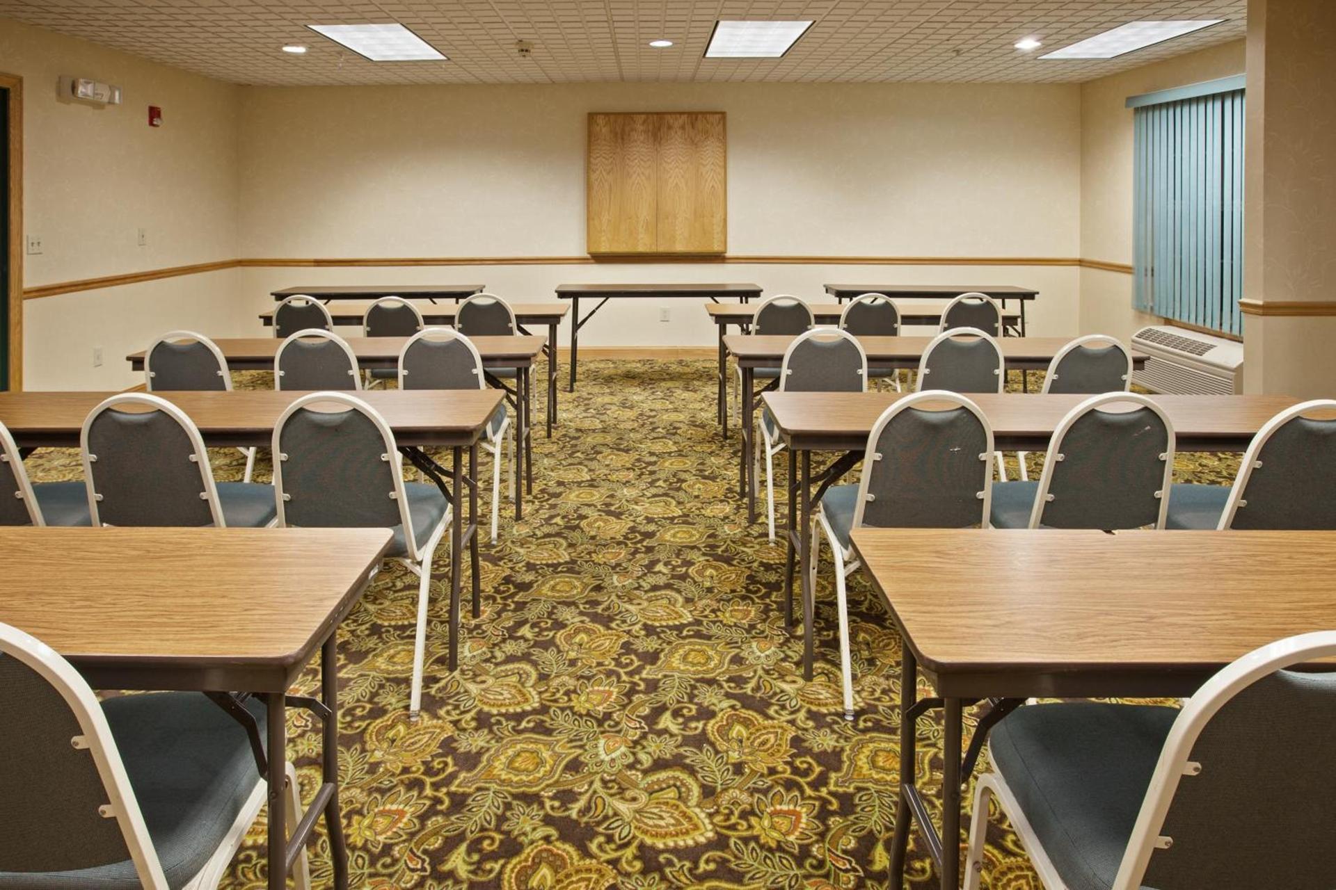 Country Inn & Suites by Radisson, Columbus West, OH photo 27
