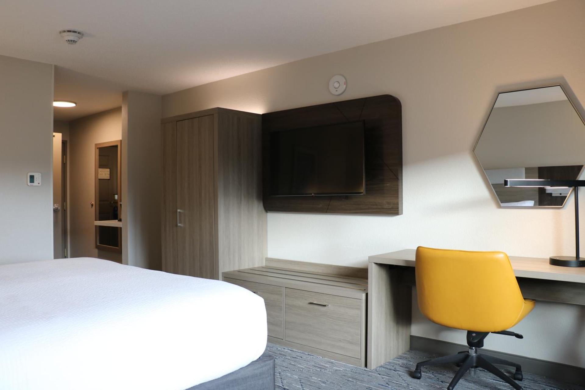 Holiday Inn Express & Suites Marquette by IHG photo 39