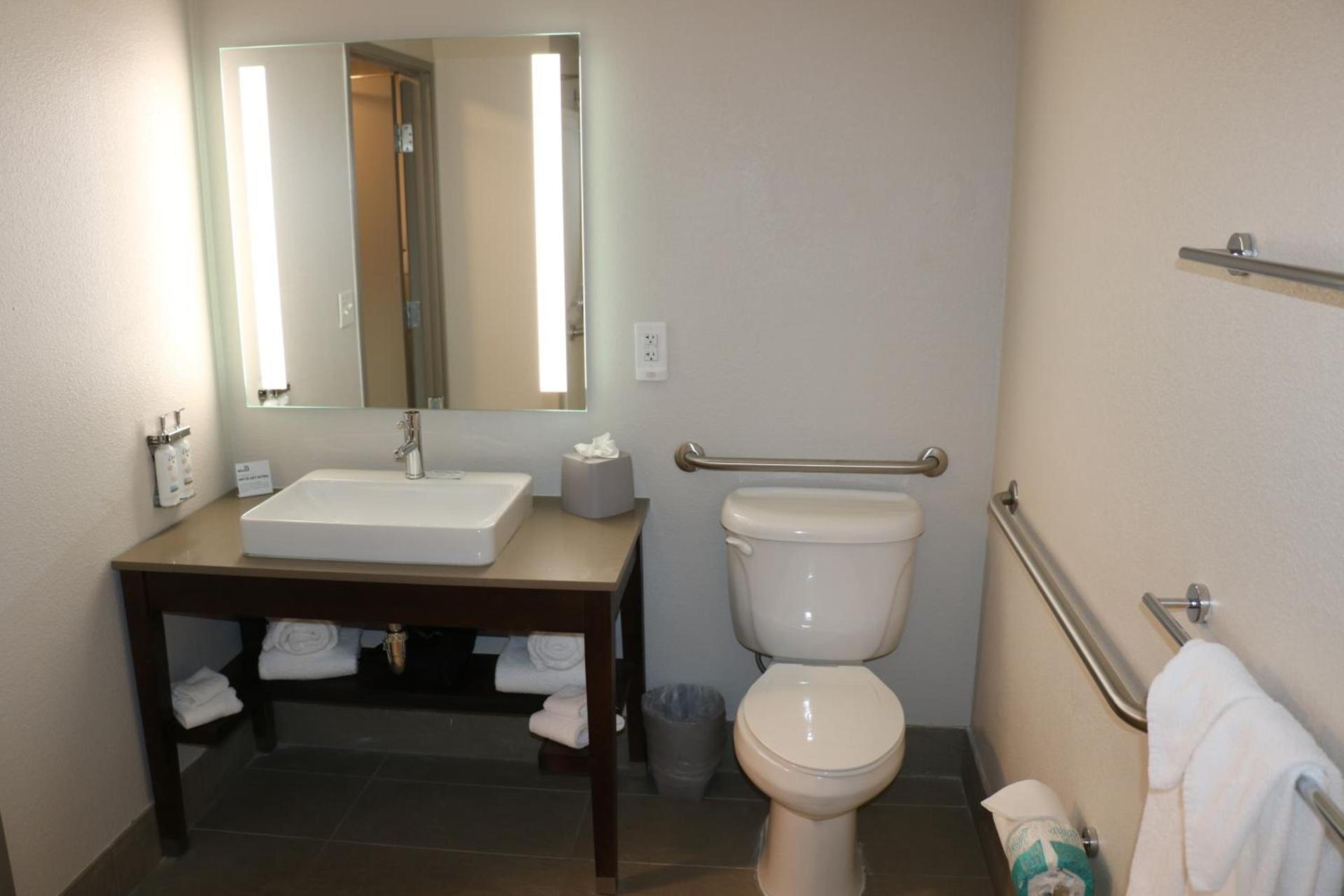 Holiday Inn Express & Suites Marquette by IHG photo 40