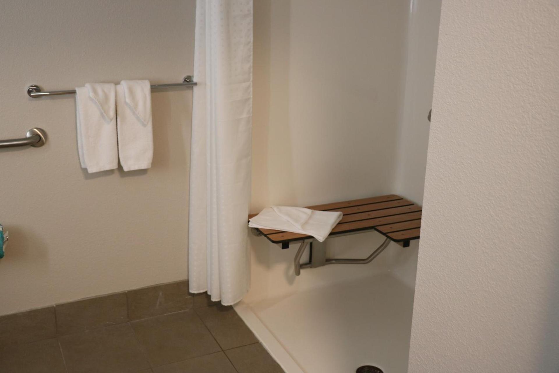 Holiday Inn Express & Suites Marquette by IHG photo 38